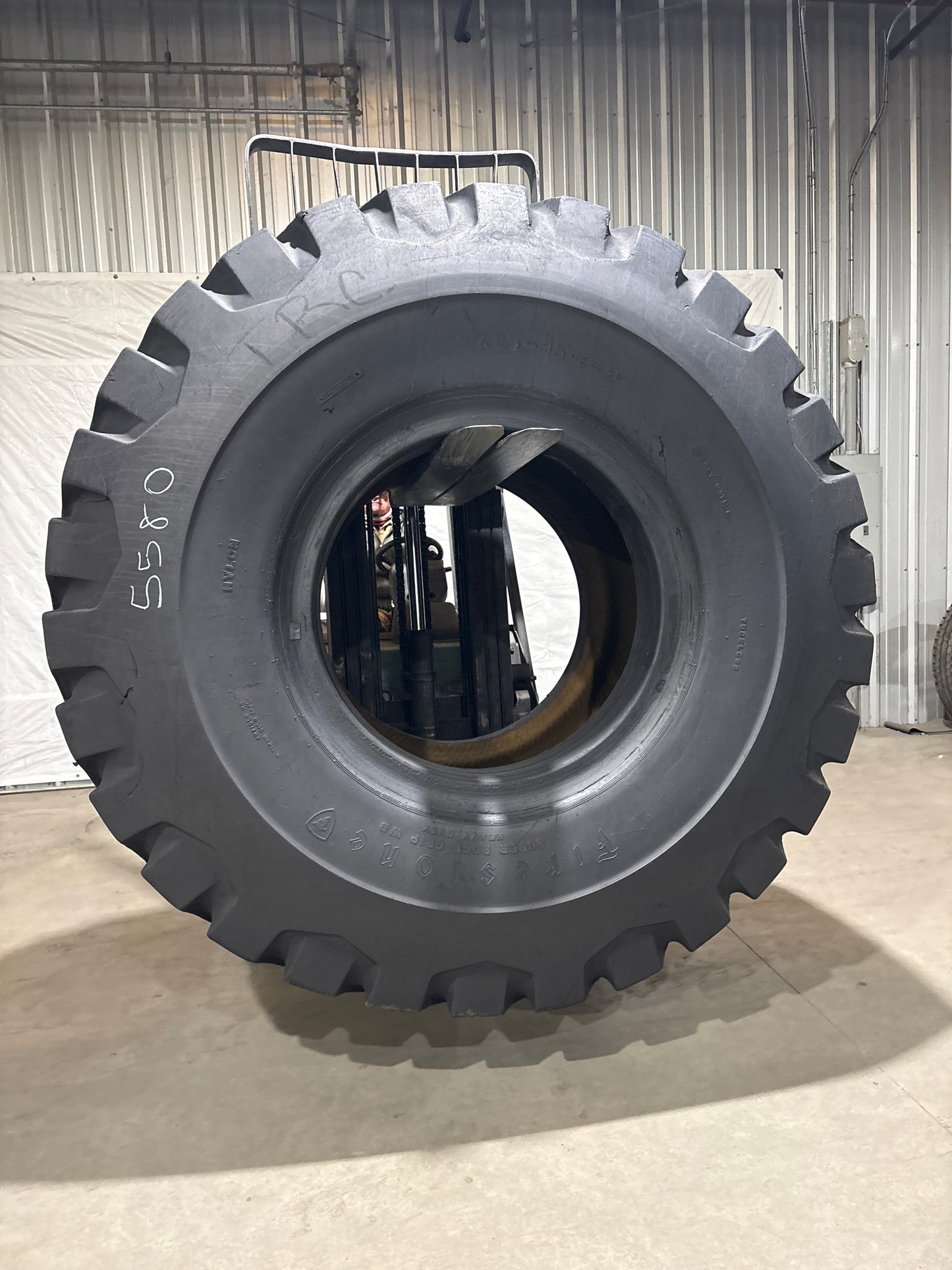 37.25-35 FIRESTONE SUPER ROCK GRIP WB #5580