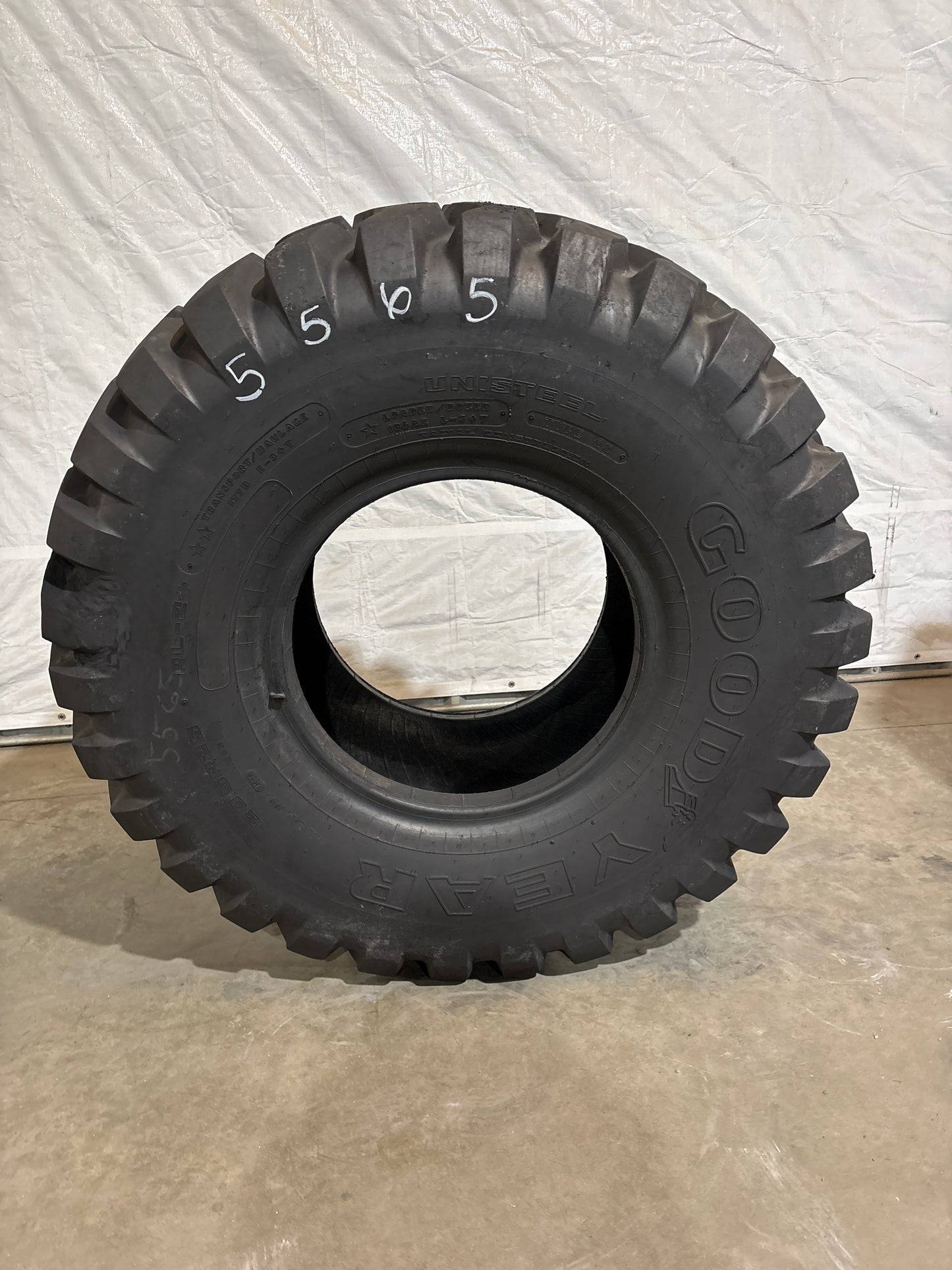 20.5R25 GOODYEAR RL2+ #5565