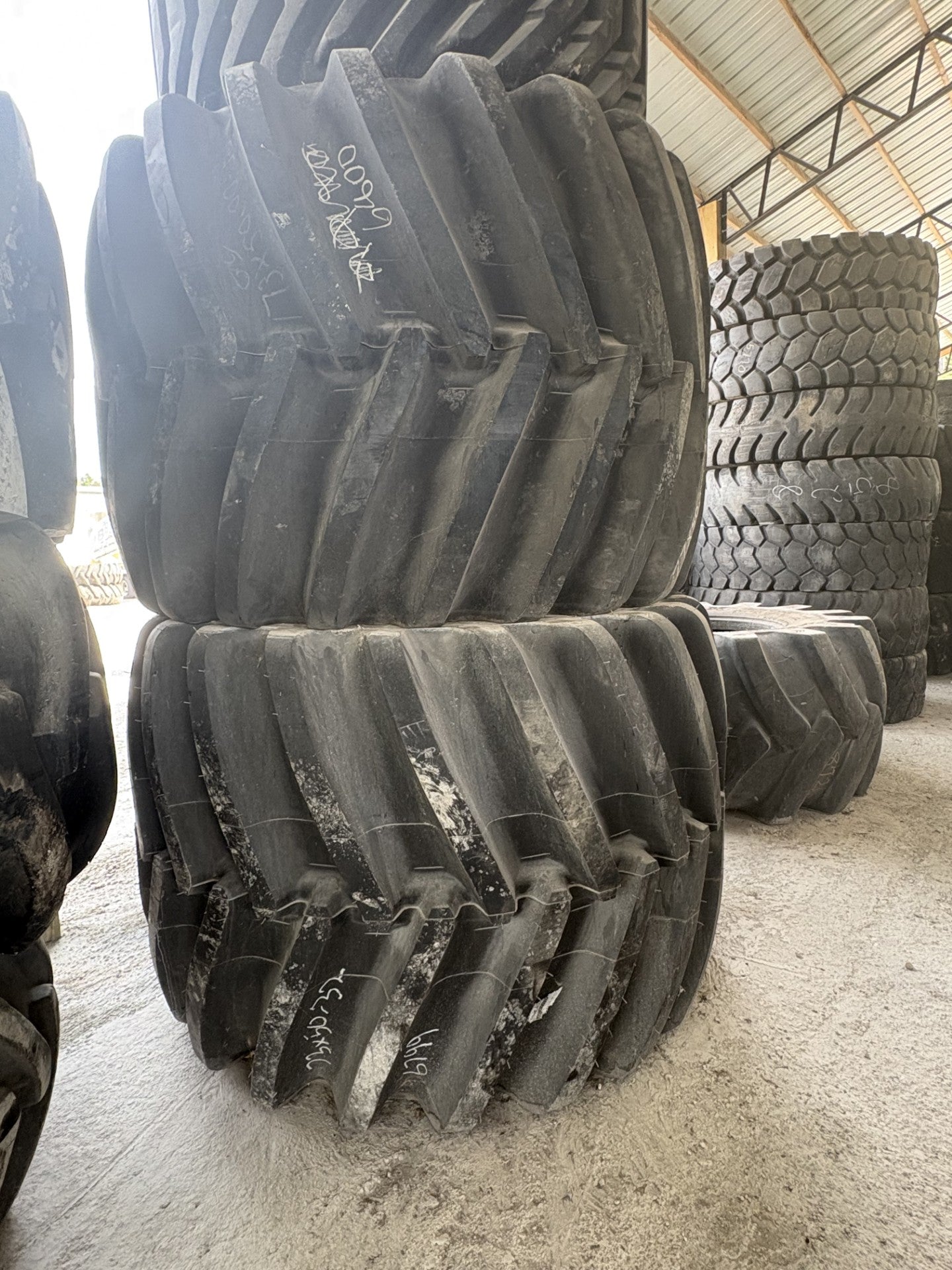 73X50.00X32 GOODYEAR LOGGER LUG III 16 PLY  #6800