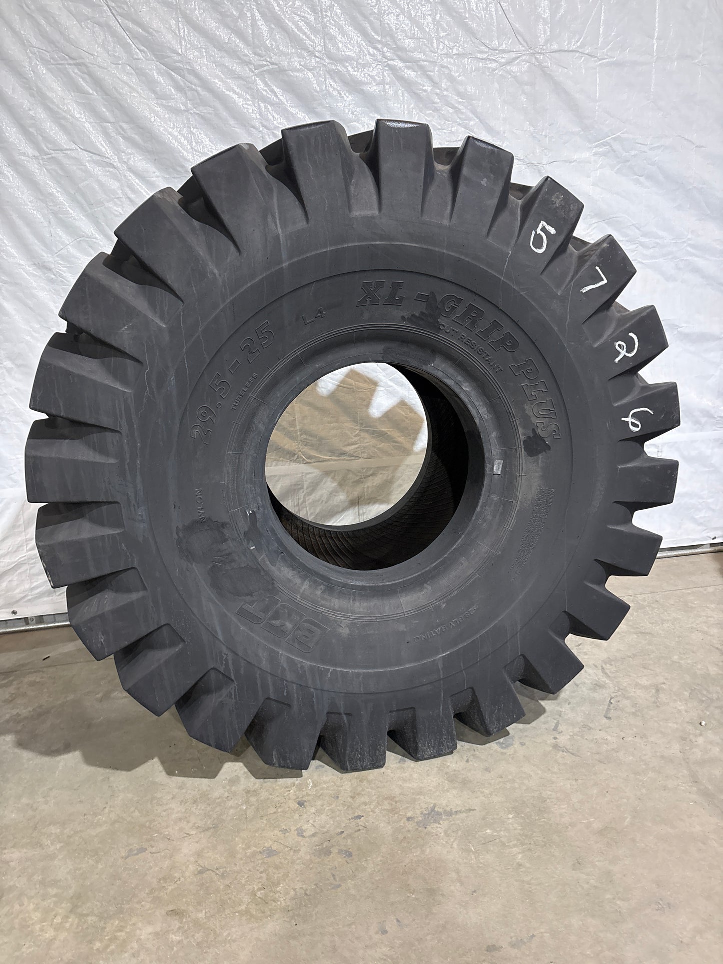 29.5-25 BKT XL-GRIP PLUS 28 PLY #5726