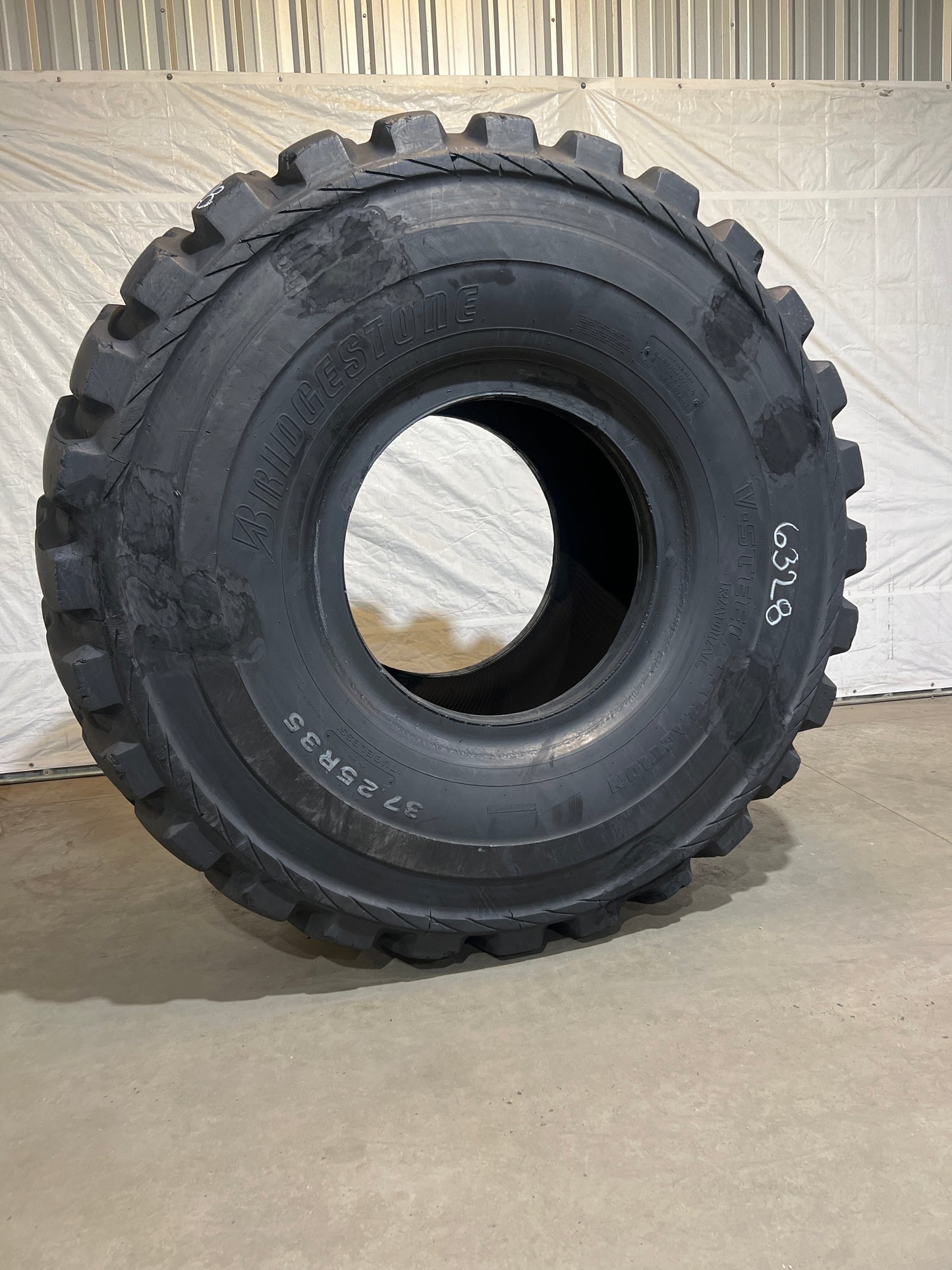37.25R35 BRIDGESTONE V-STEEL L-TRACTION (VLT) #6328