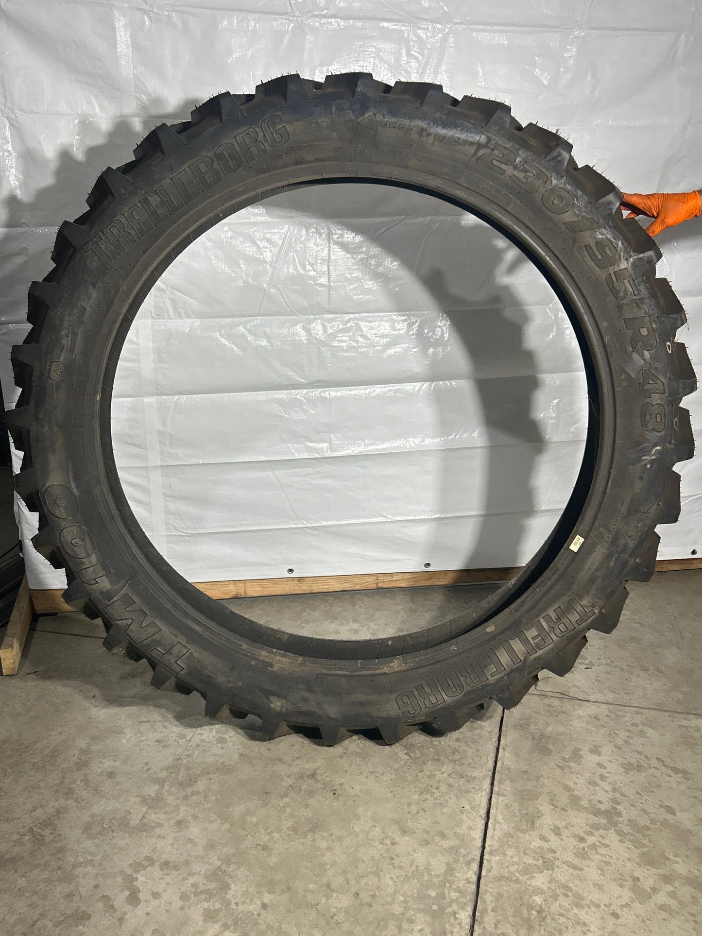 230/95R48 (9.5R48) TRELLEBORG TM100