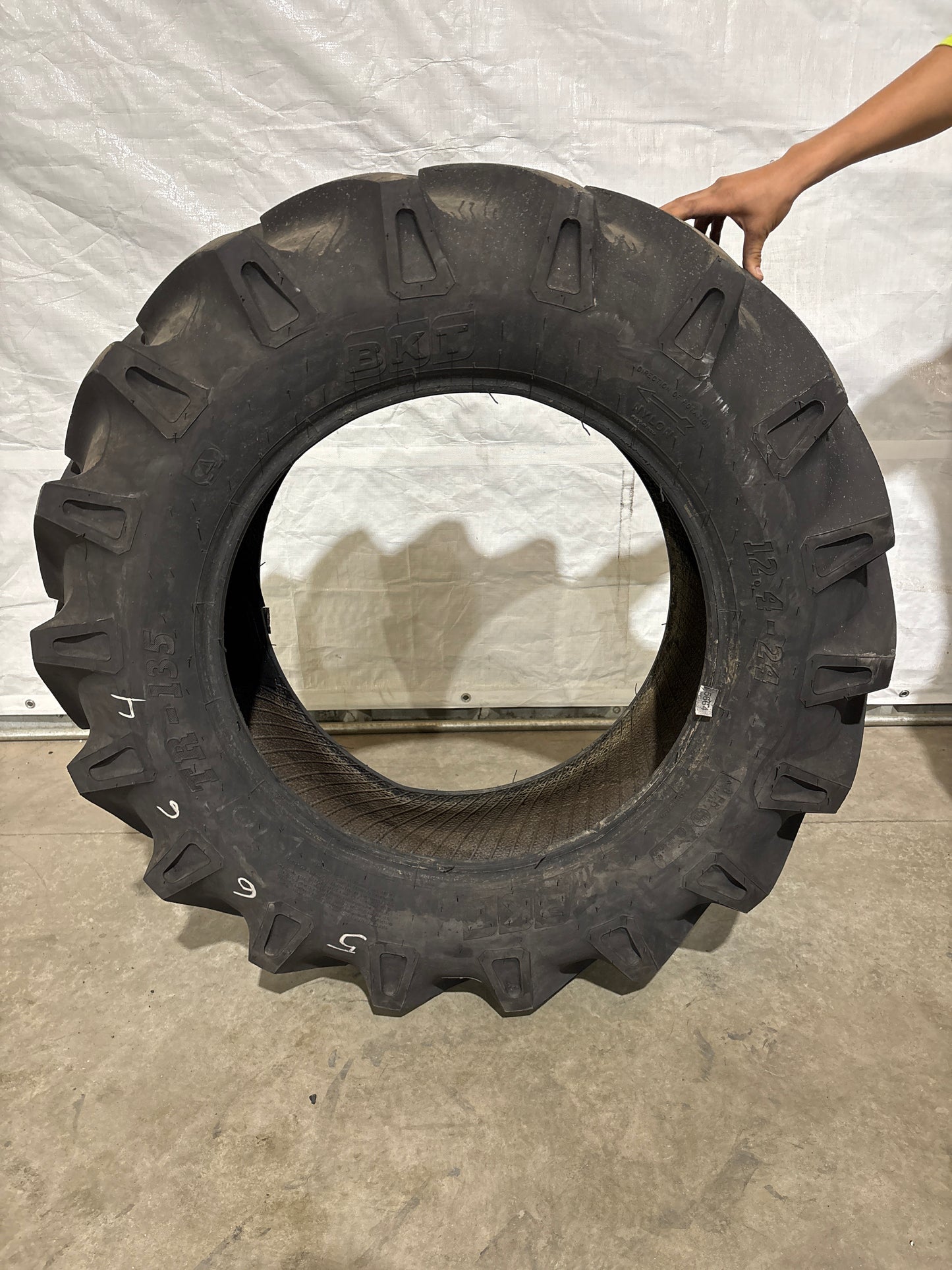 12.4-24 BKT TR-135 TRACTOR TIRE #5664