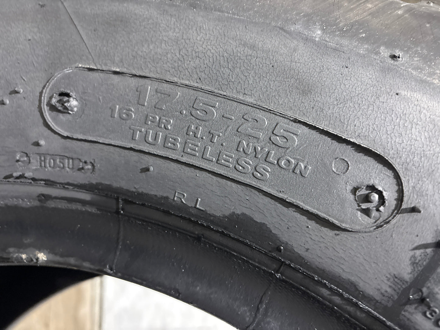 17.5-25 BRIDGESTONE R-LUG LOADER #5706