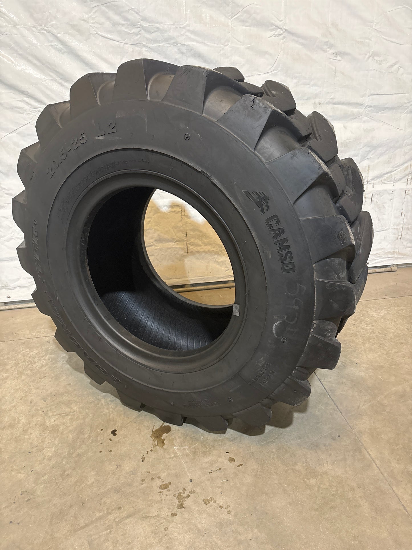 20.5-25 CAMSO LOAD MASTER #5925