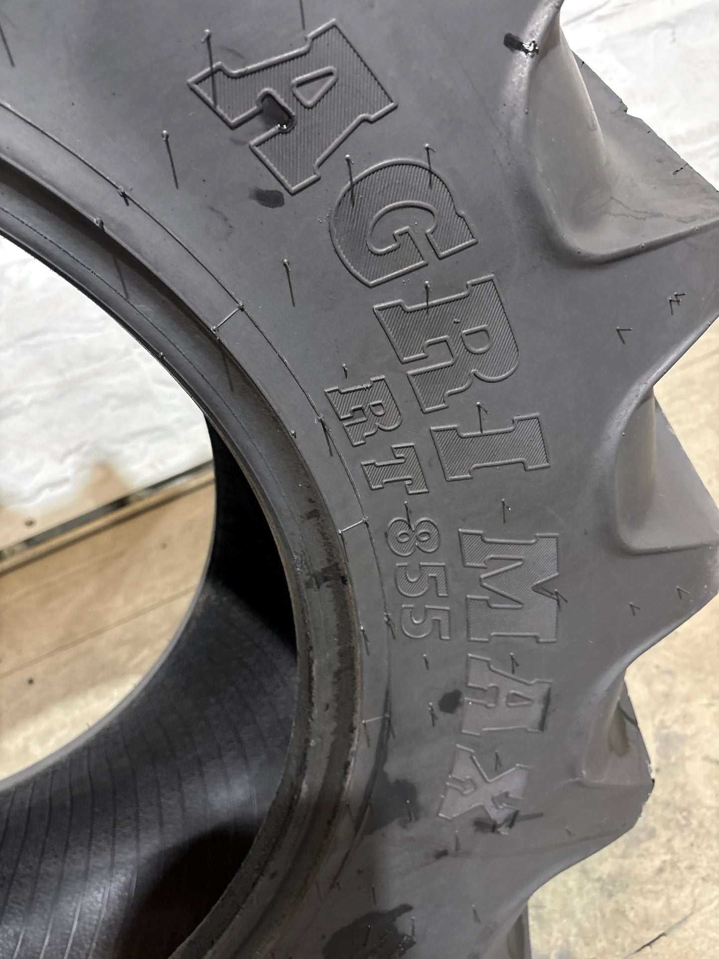 380/85R24 (14.9R24) BKT AGRIMAX RT855 #5680