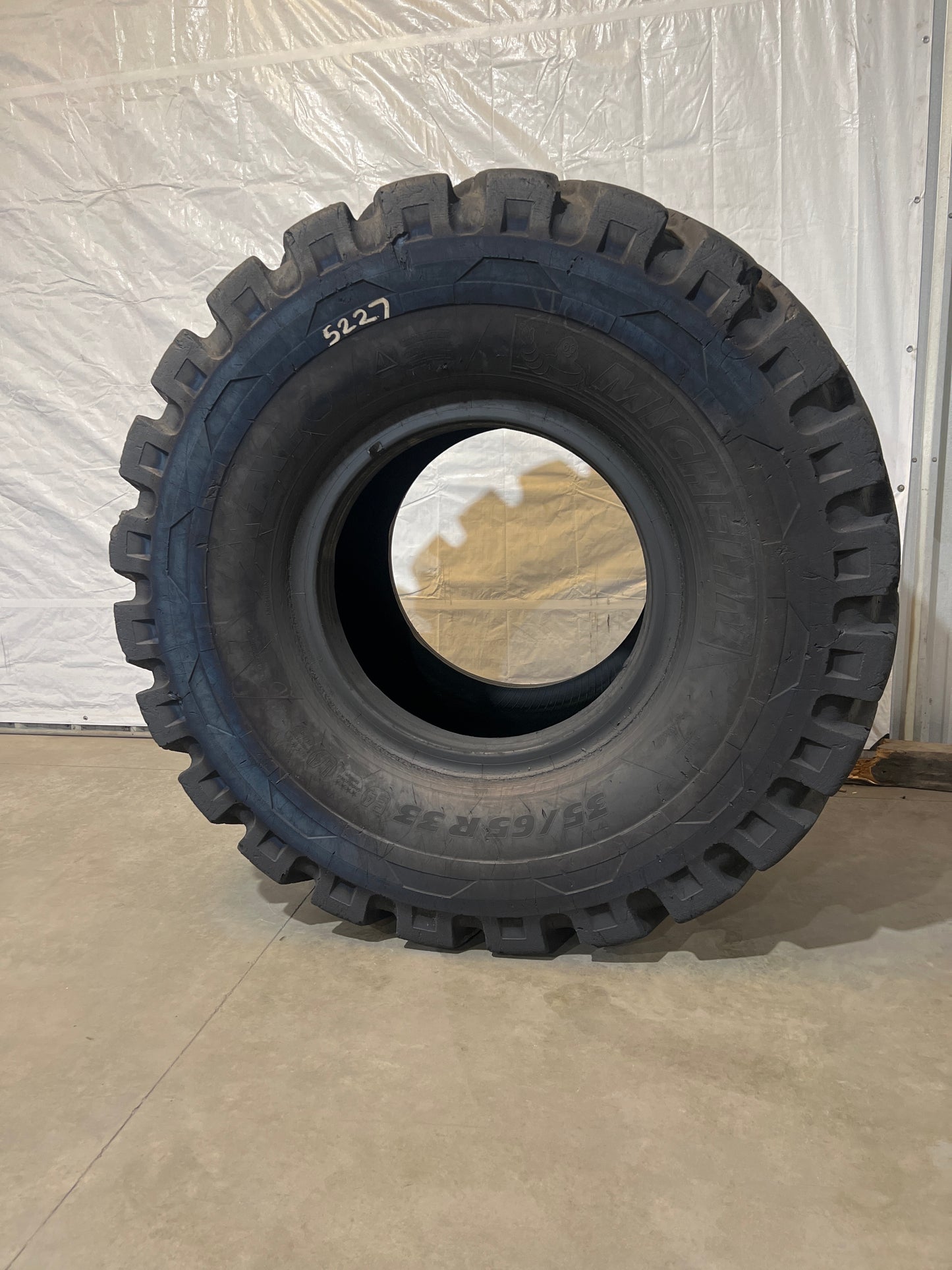 35/65R33 MICHELIN XTXL TL #5227