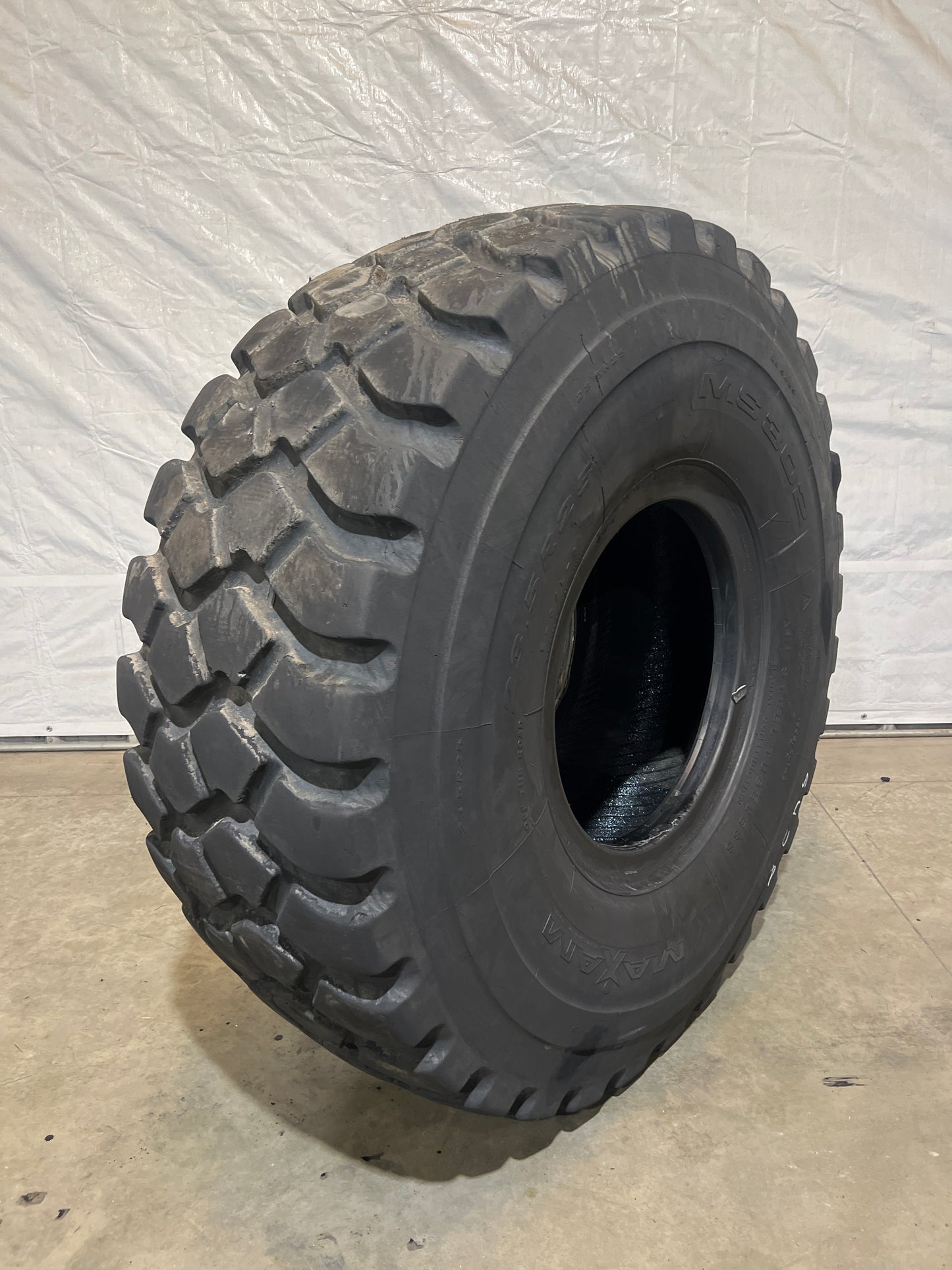 23.5R25 MAXAM MS302 #5428