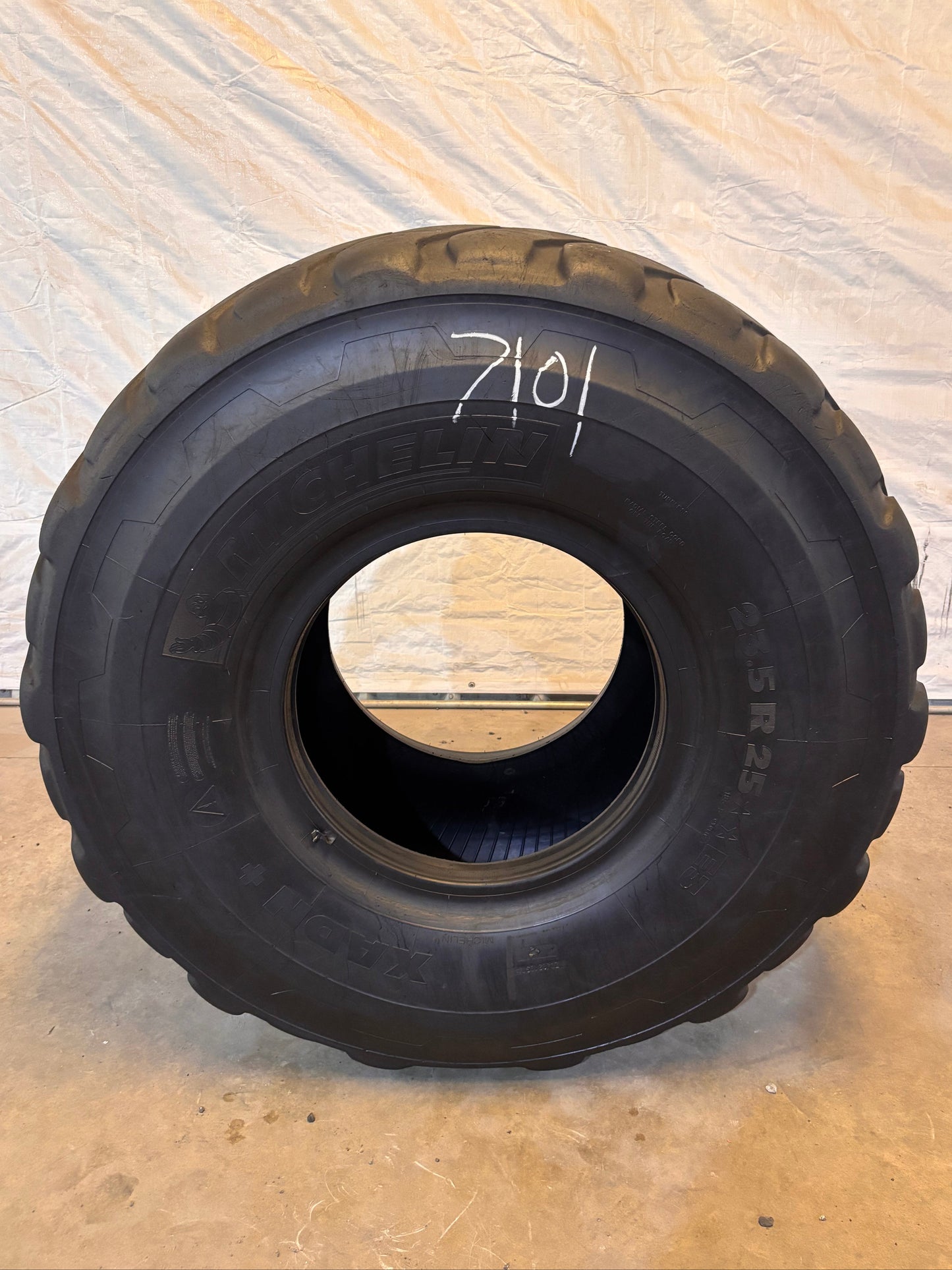 23.5R25 MICHELIN XADNT #7101