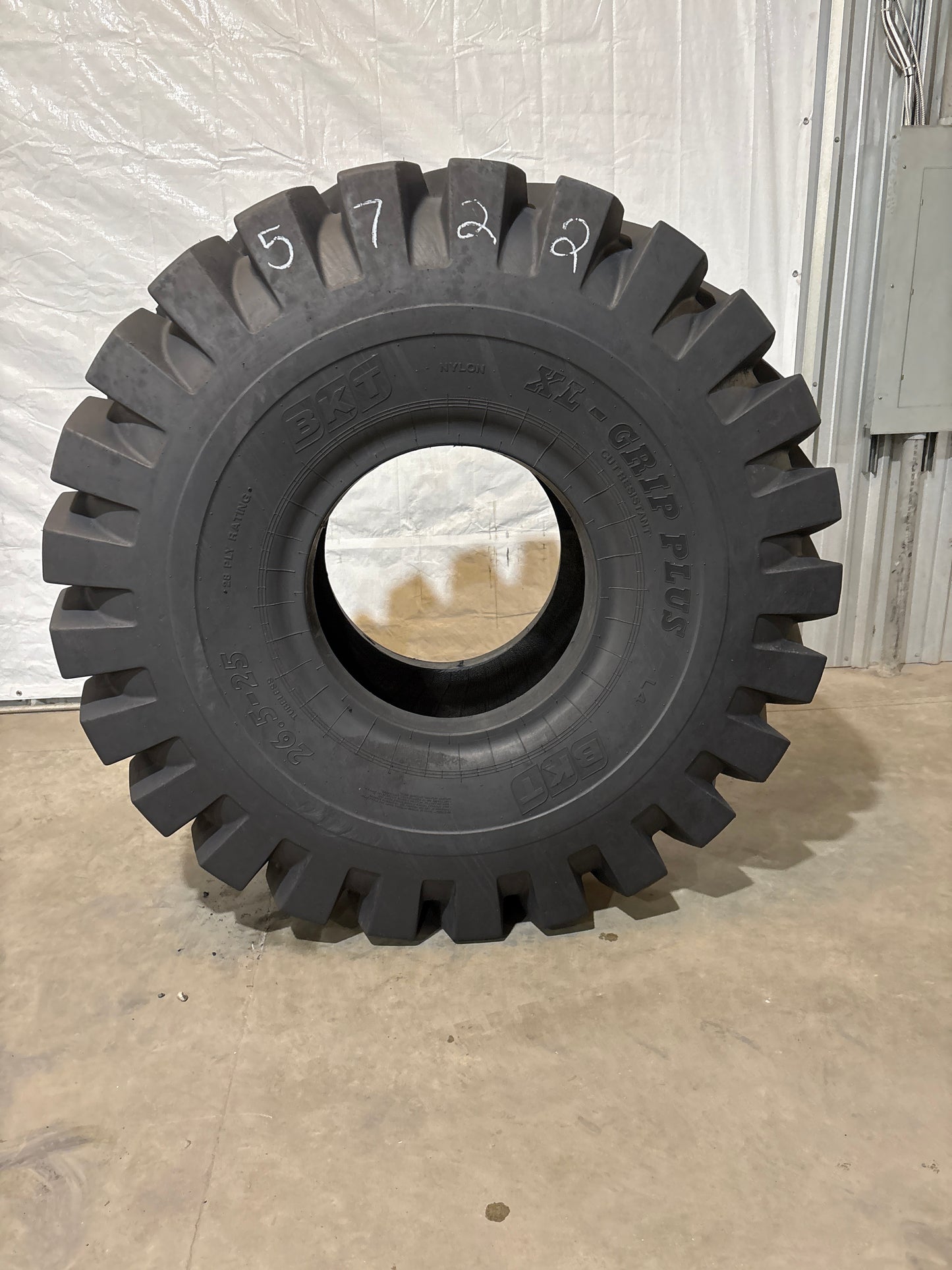 26.5-25 BKT XL-GRIP PLUS #5722