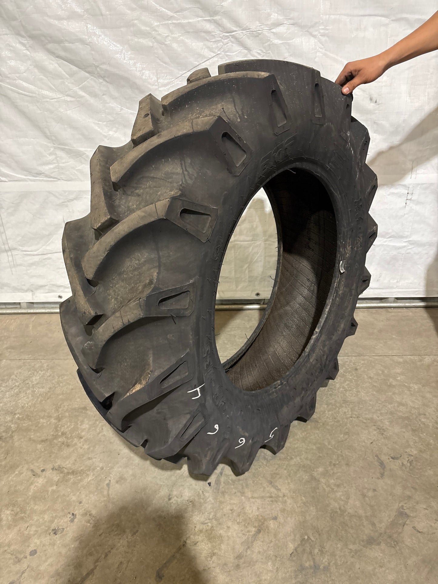 12.4-24 BKT TR-135 TRACTOR TIRE #5664