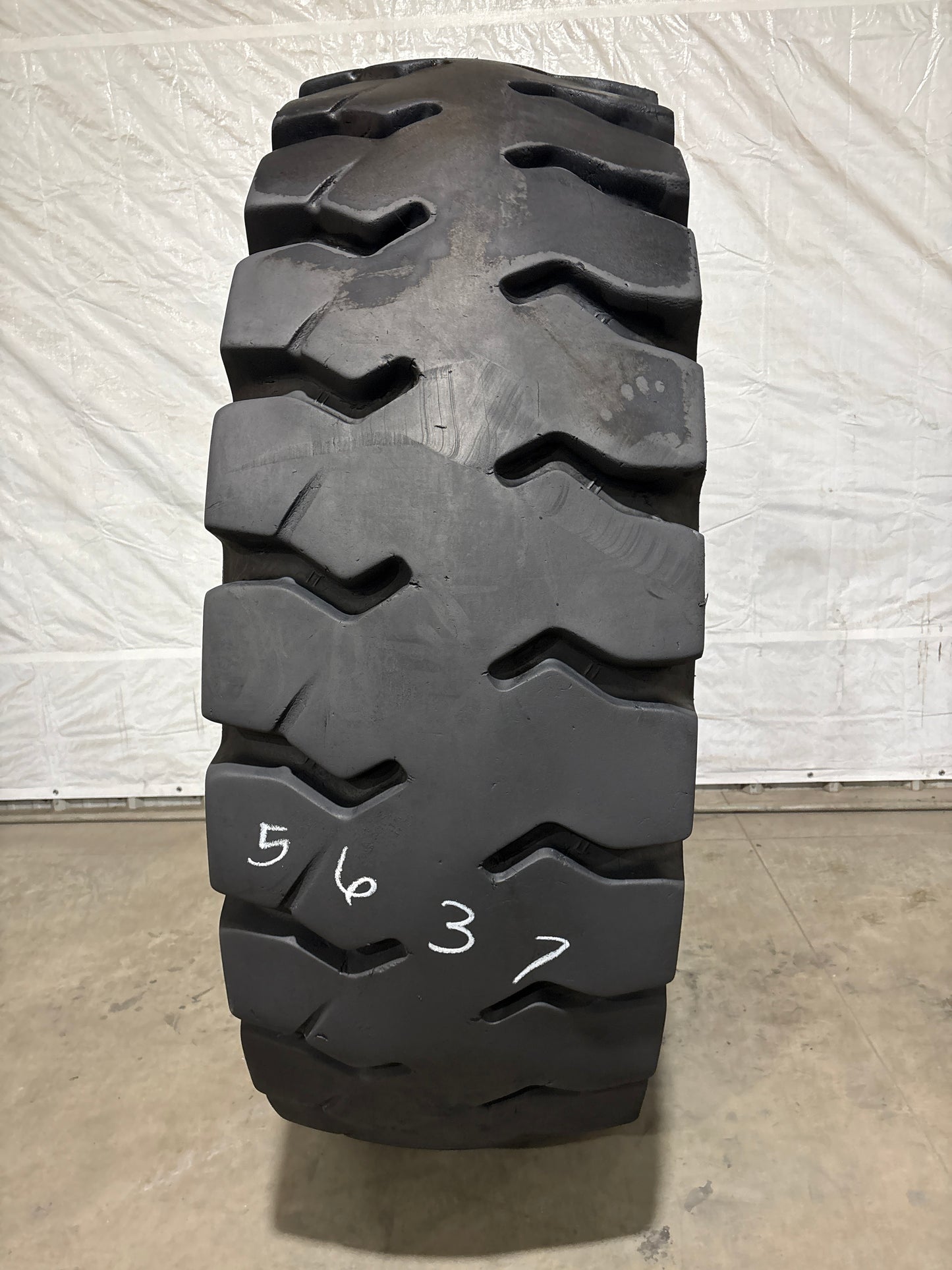 24.00R35 BKT EARTHMAX SR47 #5637