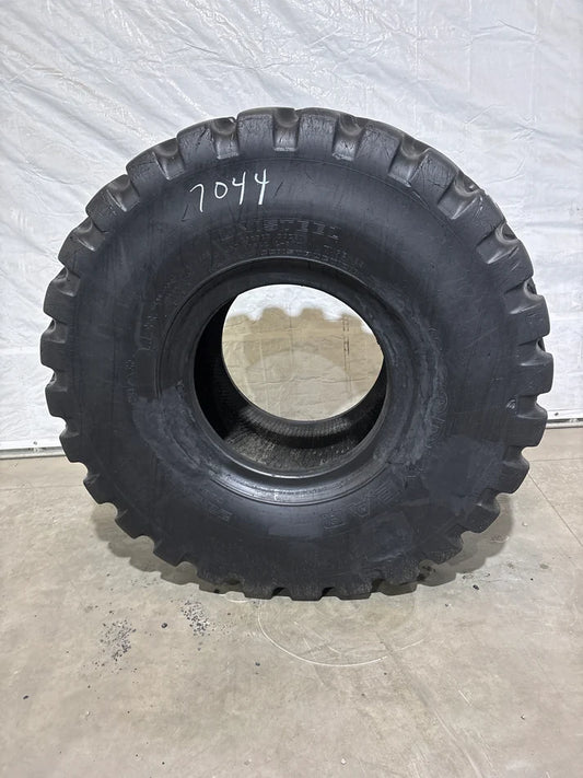 23.5R25 GOODYEAR UNISTEEL RADIAL CONSTRUCTION #7044
