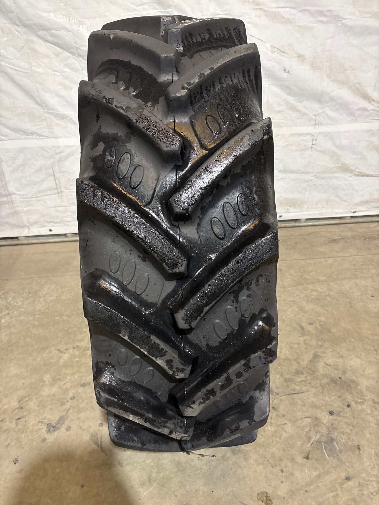 380/85R24 (14.9R24) BKT AGRIMAX RT855 #5680