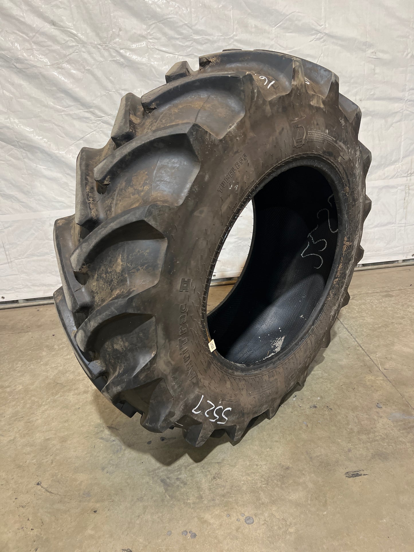 16.9-28 GALAXY AGRI TRAC II #5527