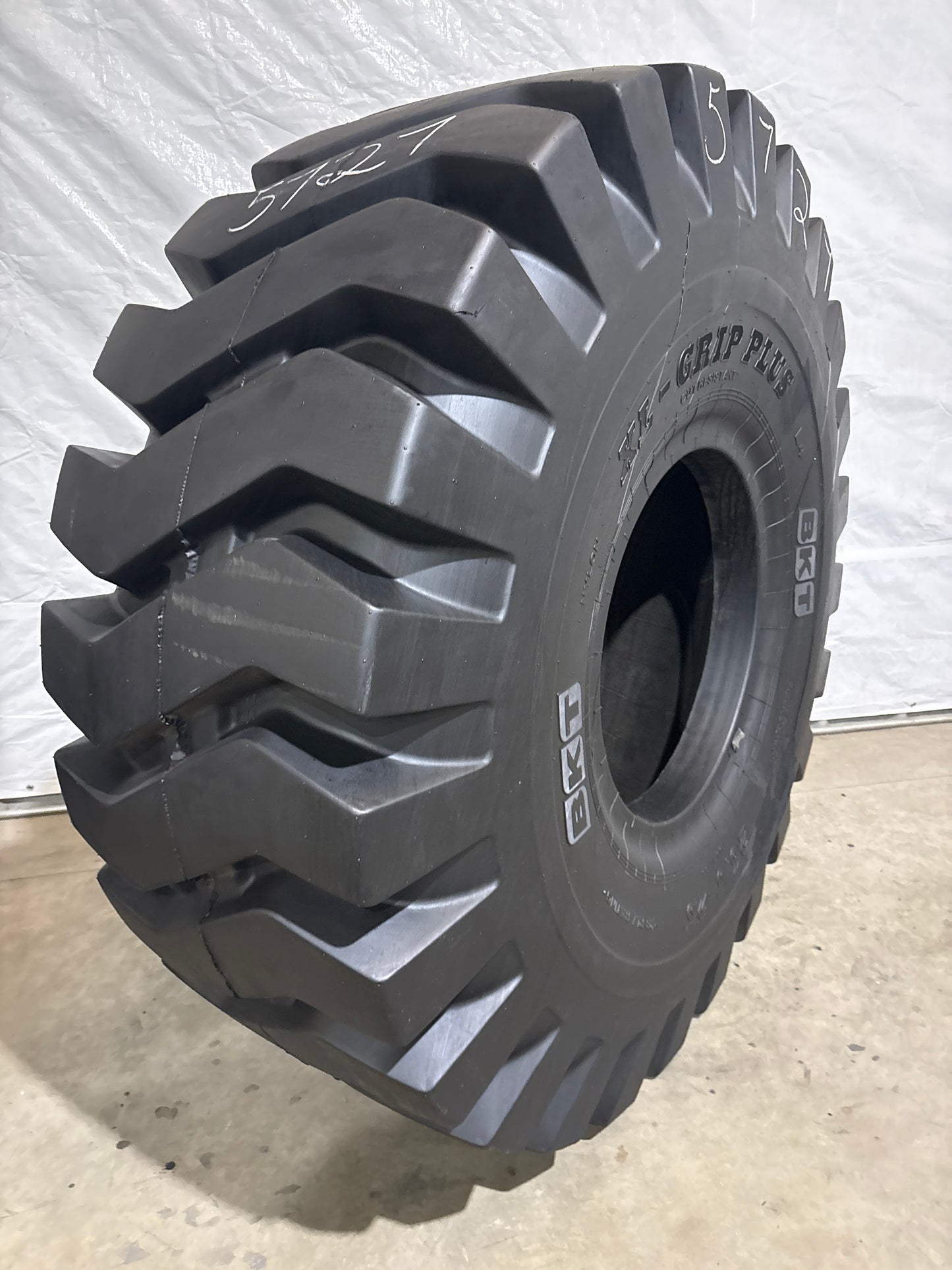 26.5-25 BKT XL-GRIP PLUS #5727