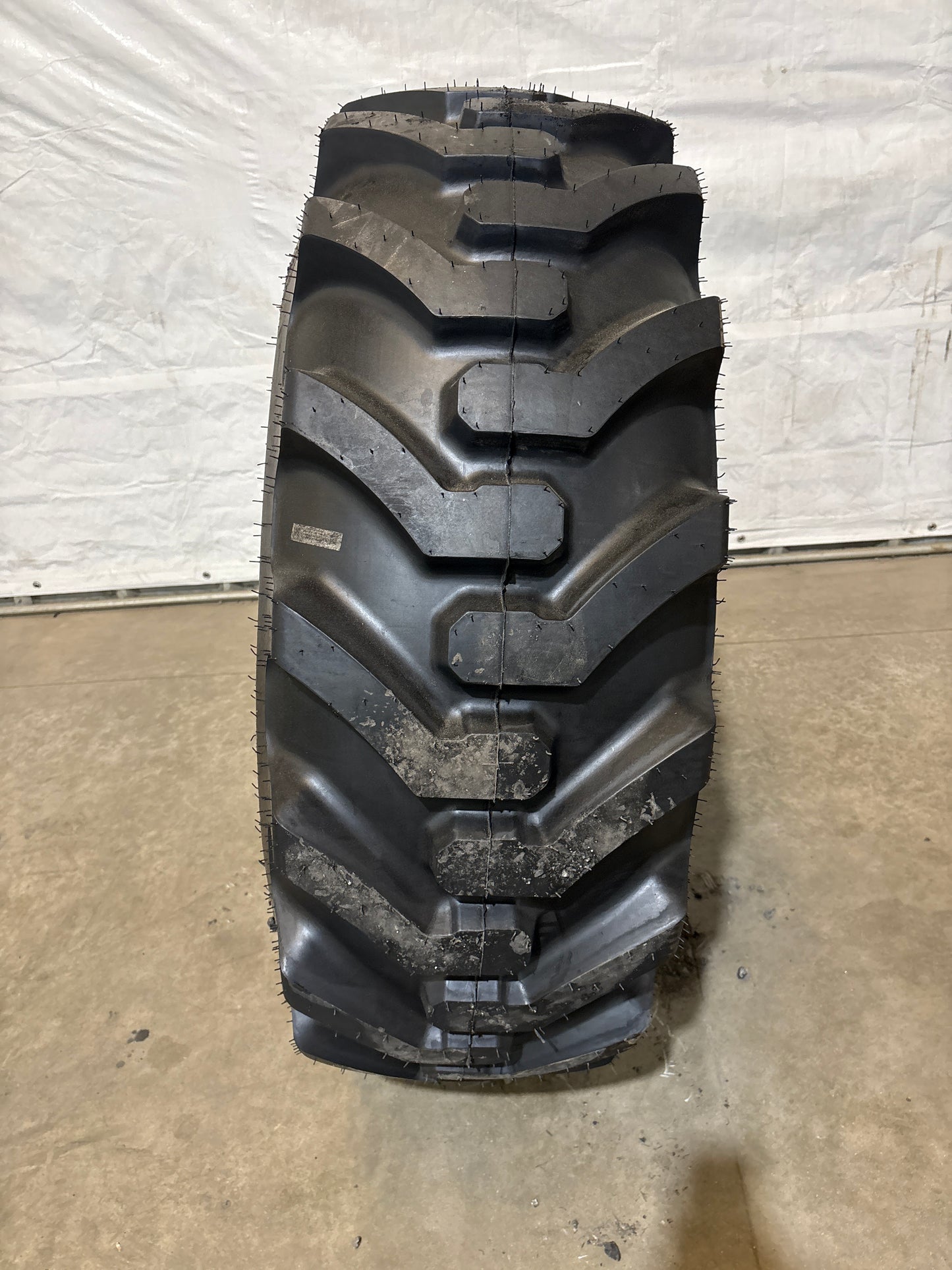 440/80-24 (16.9-24) IND GALAXY SUPER INDUSTRIAL LUG #5863