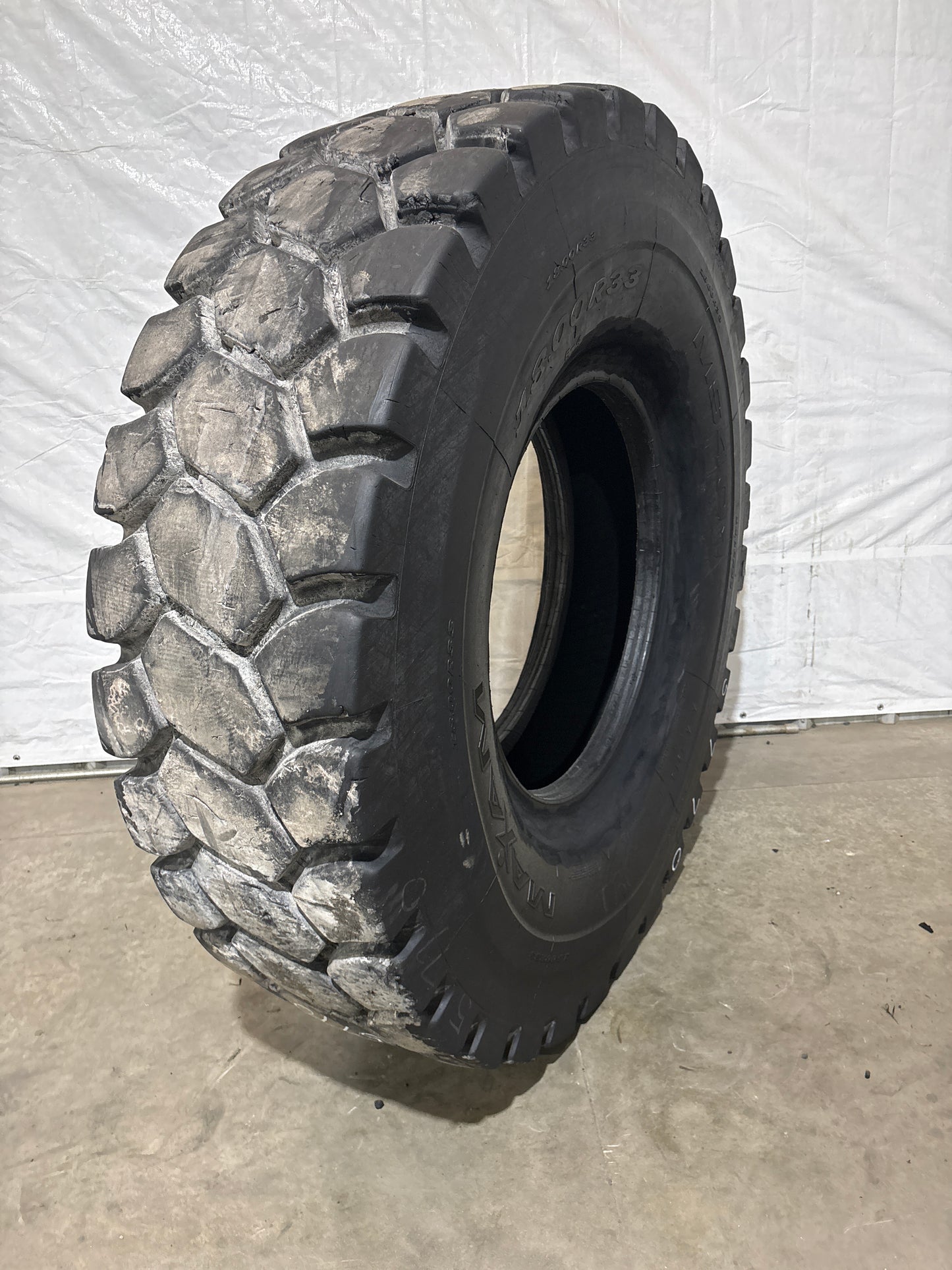 18.00R33 MAXAM MS-401 #5770