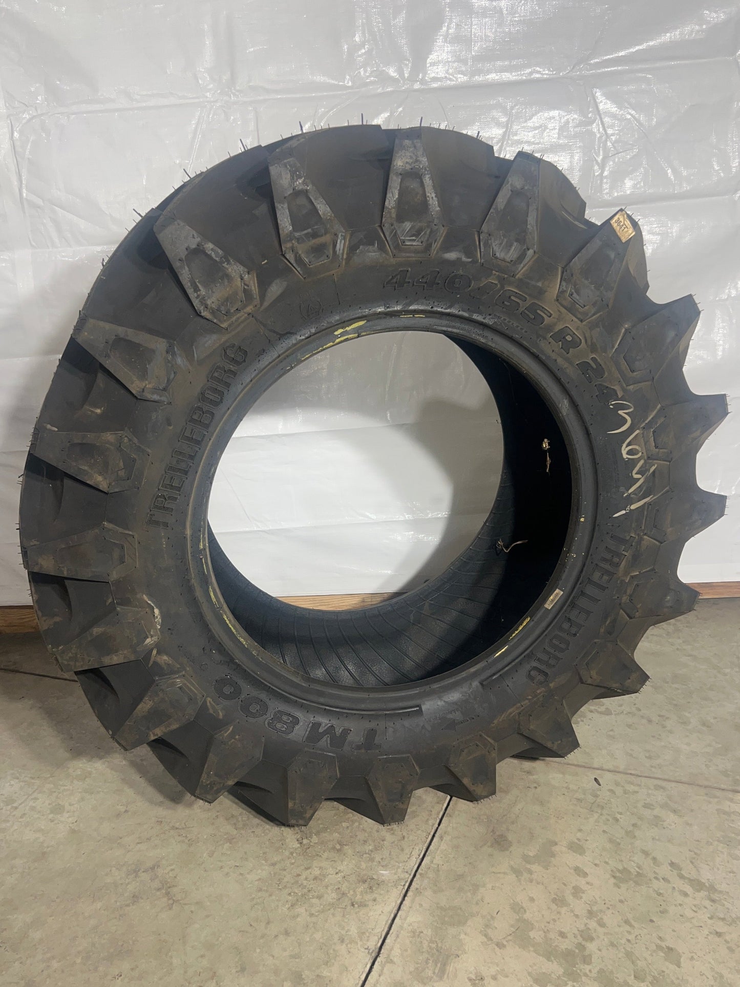 440/65R24 TRELLEBORG TM800