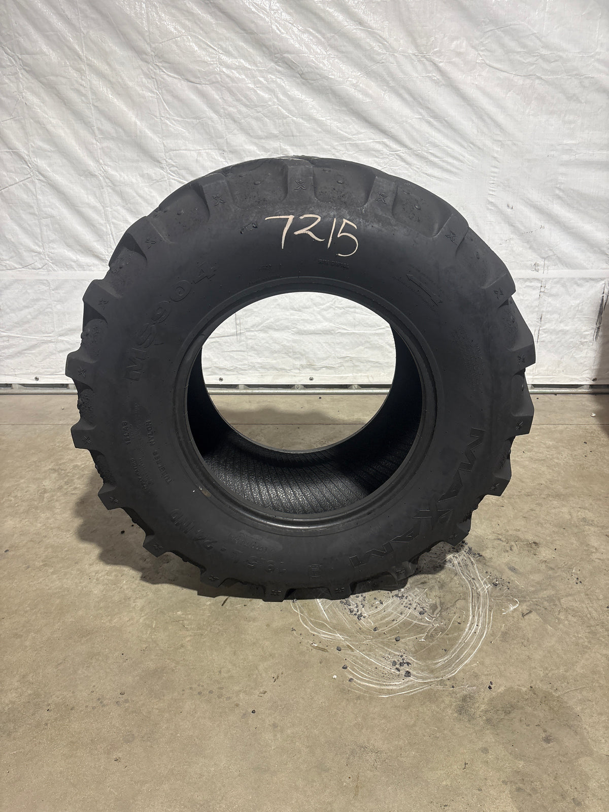 19.5L-24 (500/70-24) MAXAM MS 904 #7215