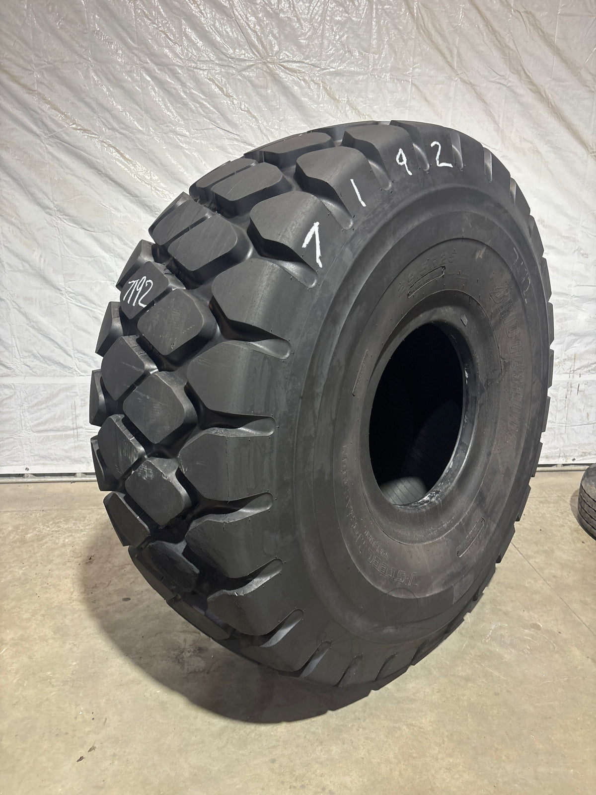 20.5R25 BRIDGESTONE V-STEEL M-TRACTION #7192