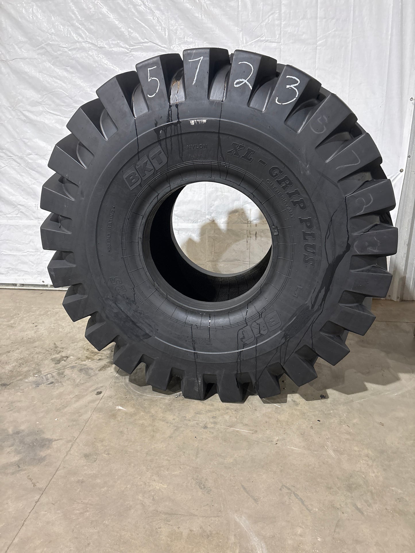 26.5-25 BKT XL-GRIP PLUS #5723