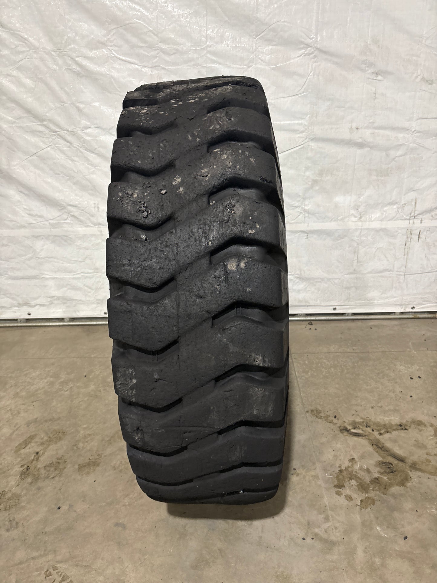 16.00-25 28 PLY BKT XL GRIP E-3 LOADER TIRE #5747