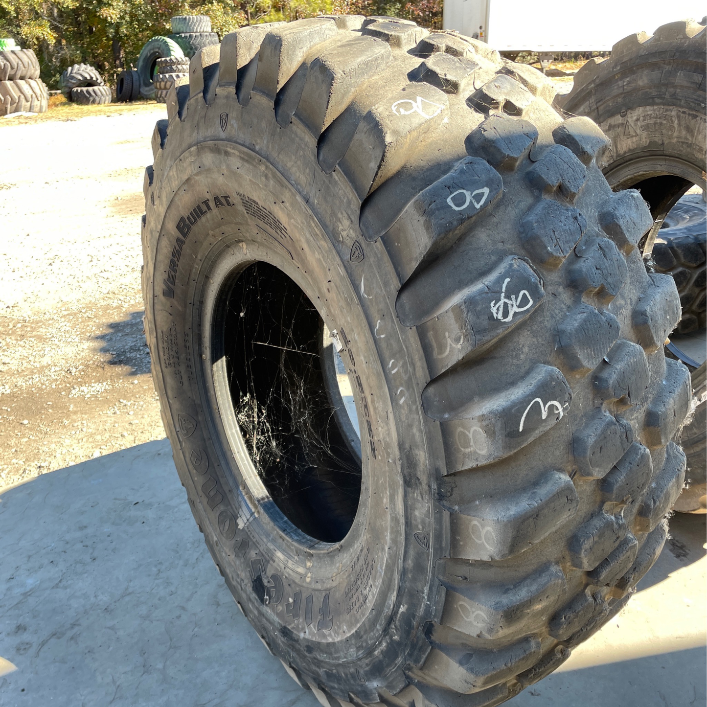 20.5R25 FIRESTONE VERSA BUILT AT