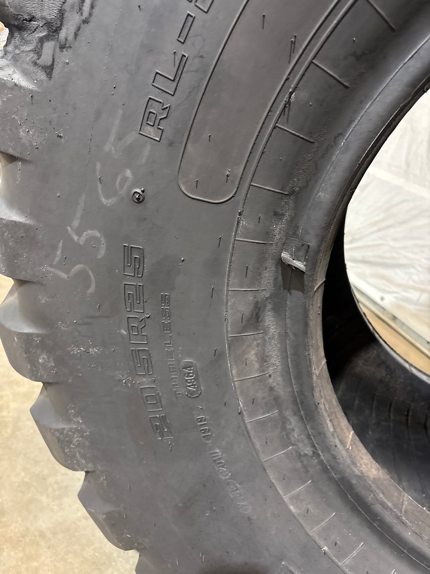 20.5R25 GOODYEAR RL2+ #5565