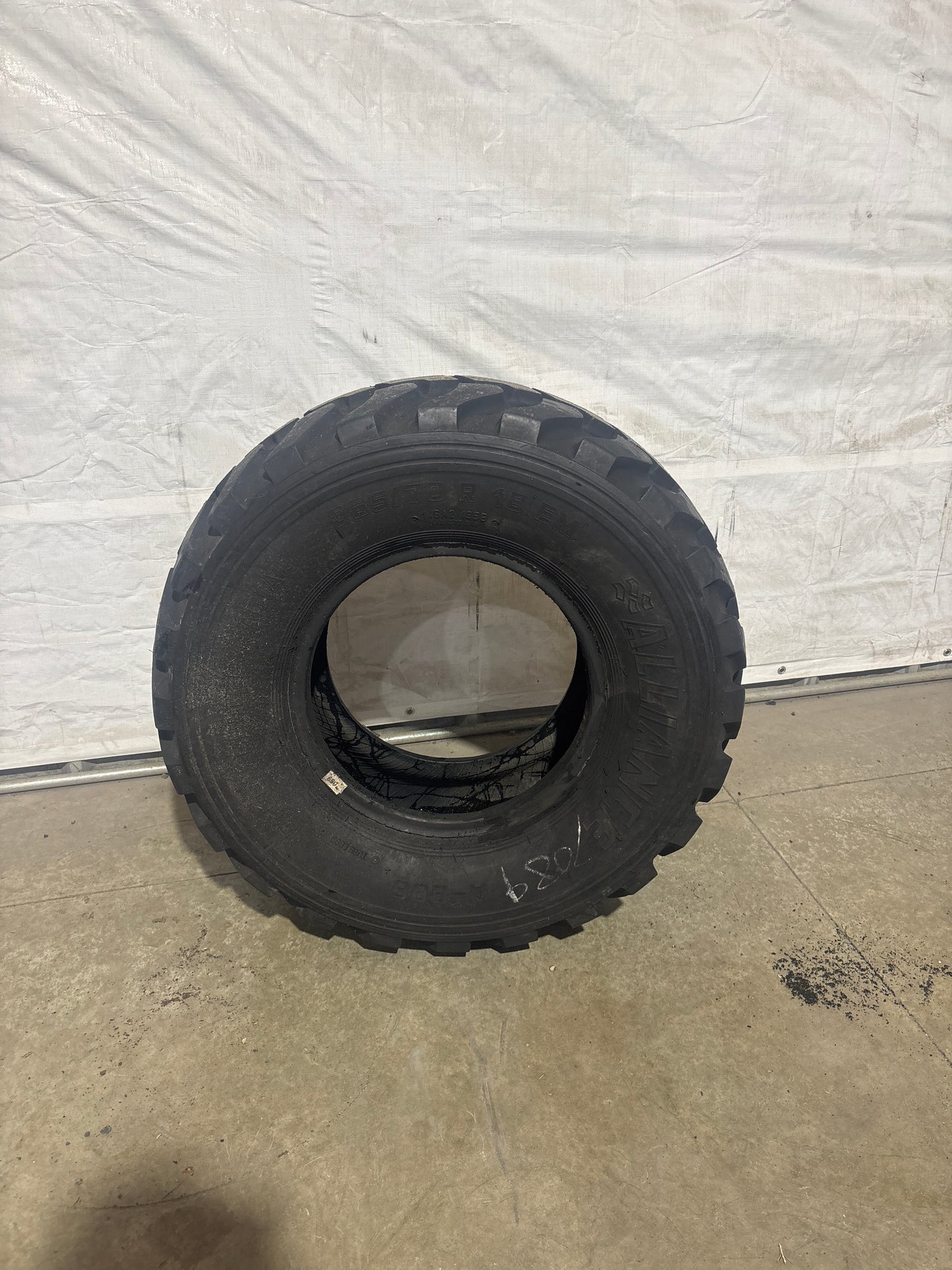 365/70R18 EM ALLIANCE A-606 RADIAL BACKHOE TIRE #7089