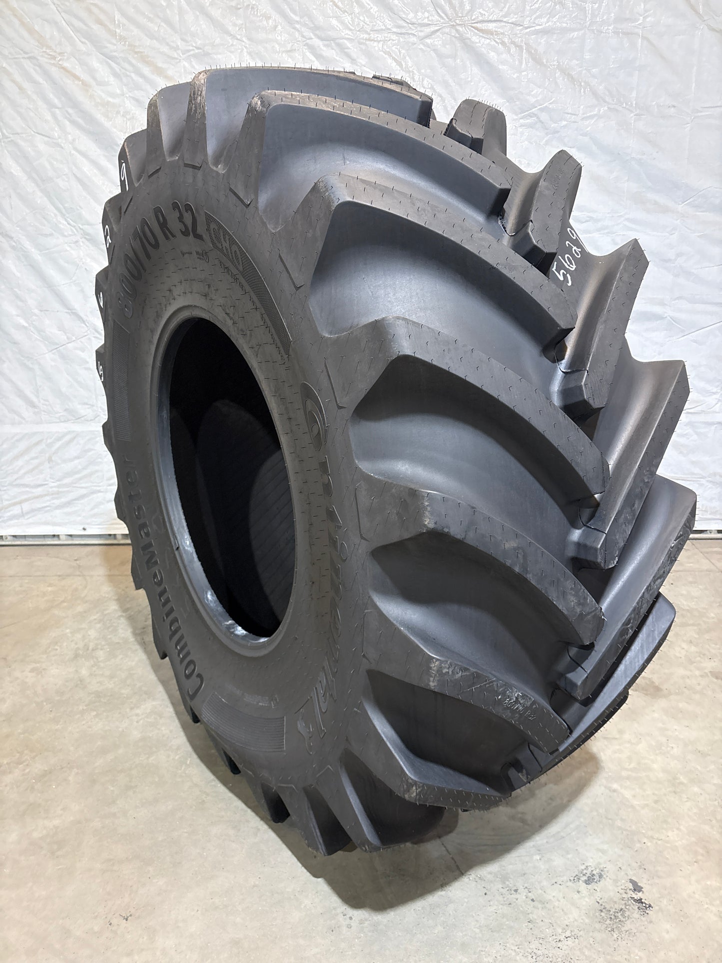 USED 800/70R32 CONTINENTAL COMBINE MASTER #5629