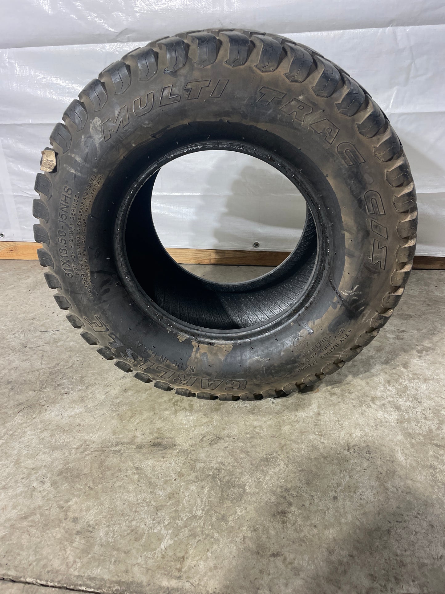 31x13.50-15 CARLISLE MULTI-TRAC C/S