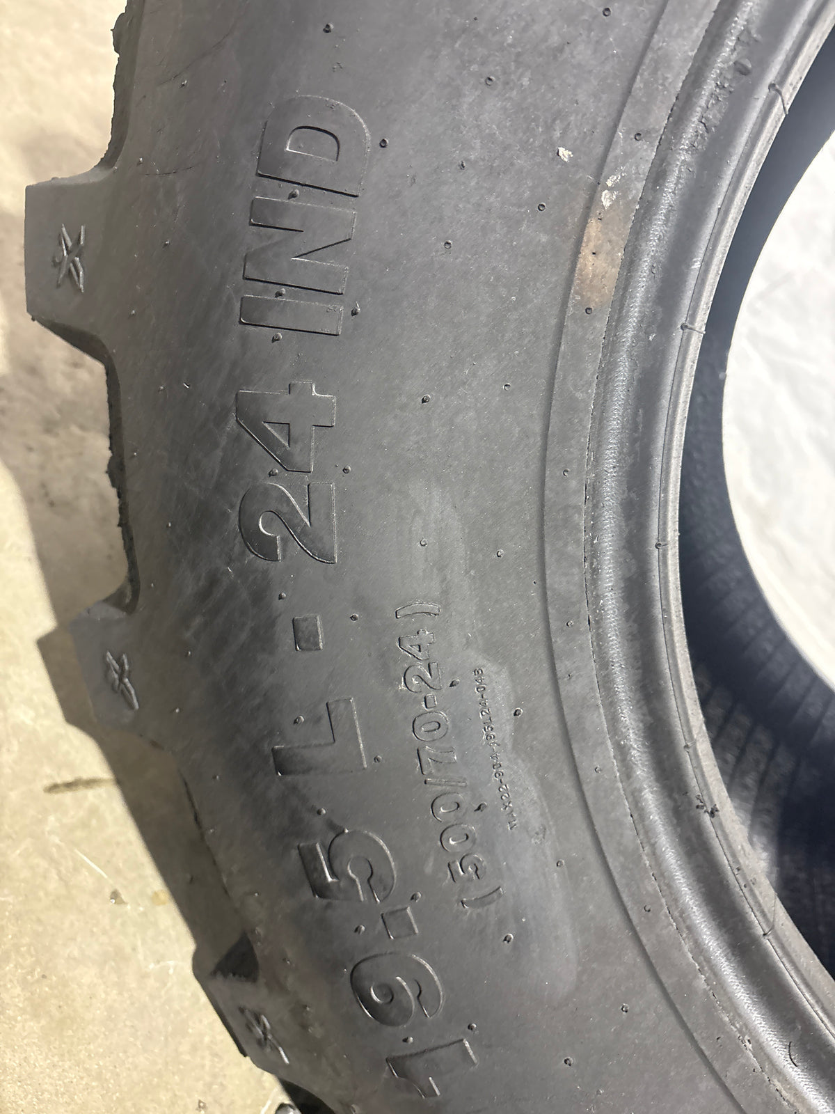 19.5L-24 (500/70-24) MAXAM MS 904 #7215