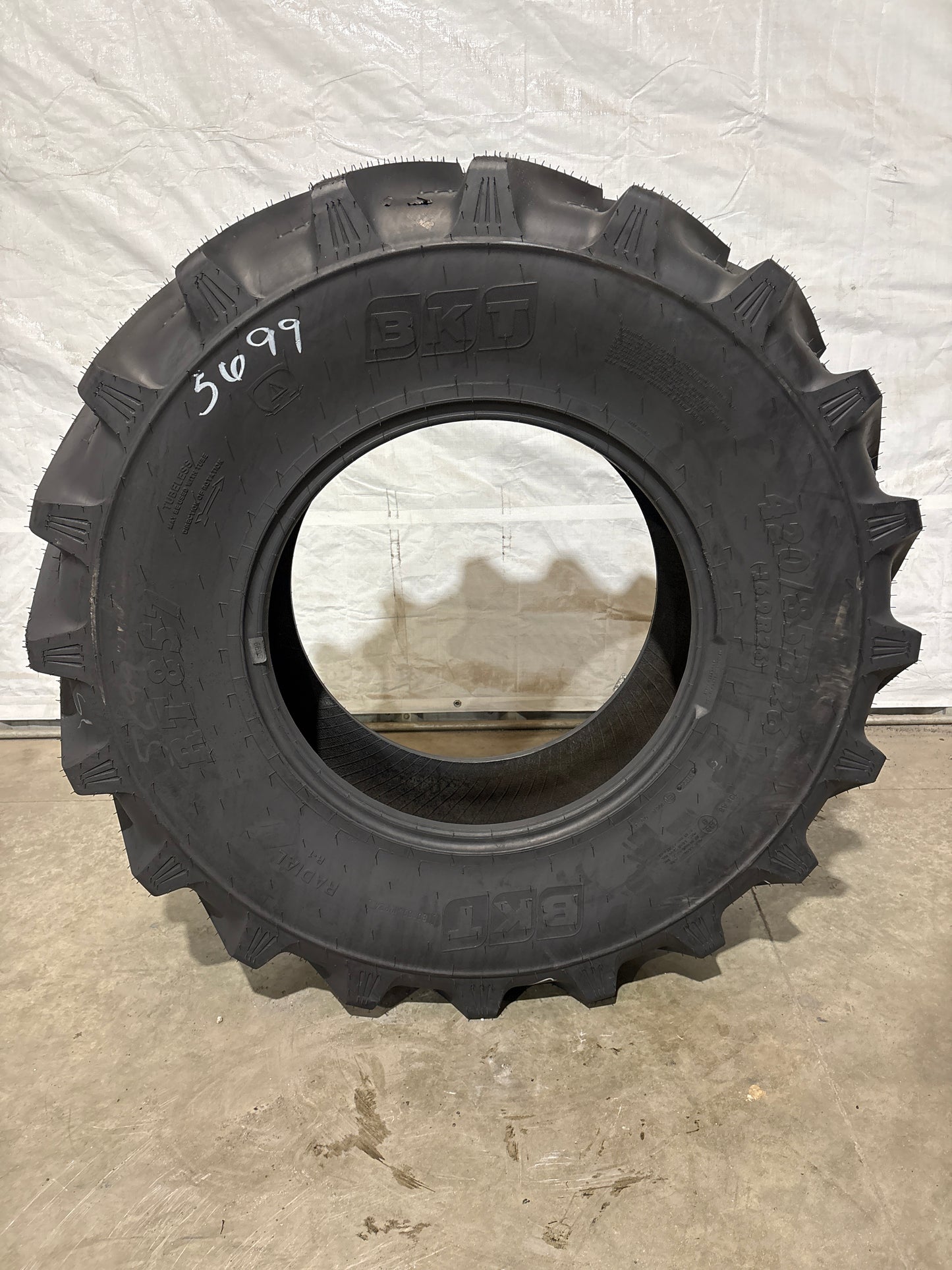 420/85R26 (16.9R26) BKT RT857 #5699