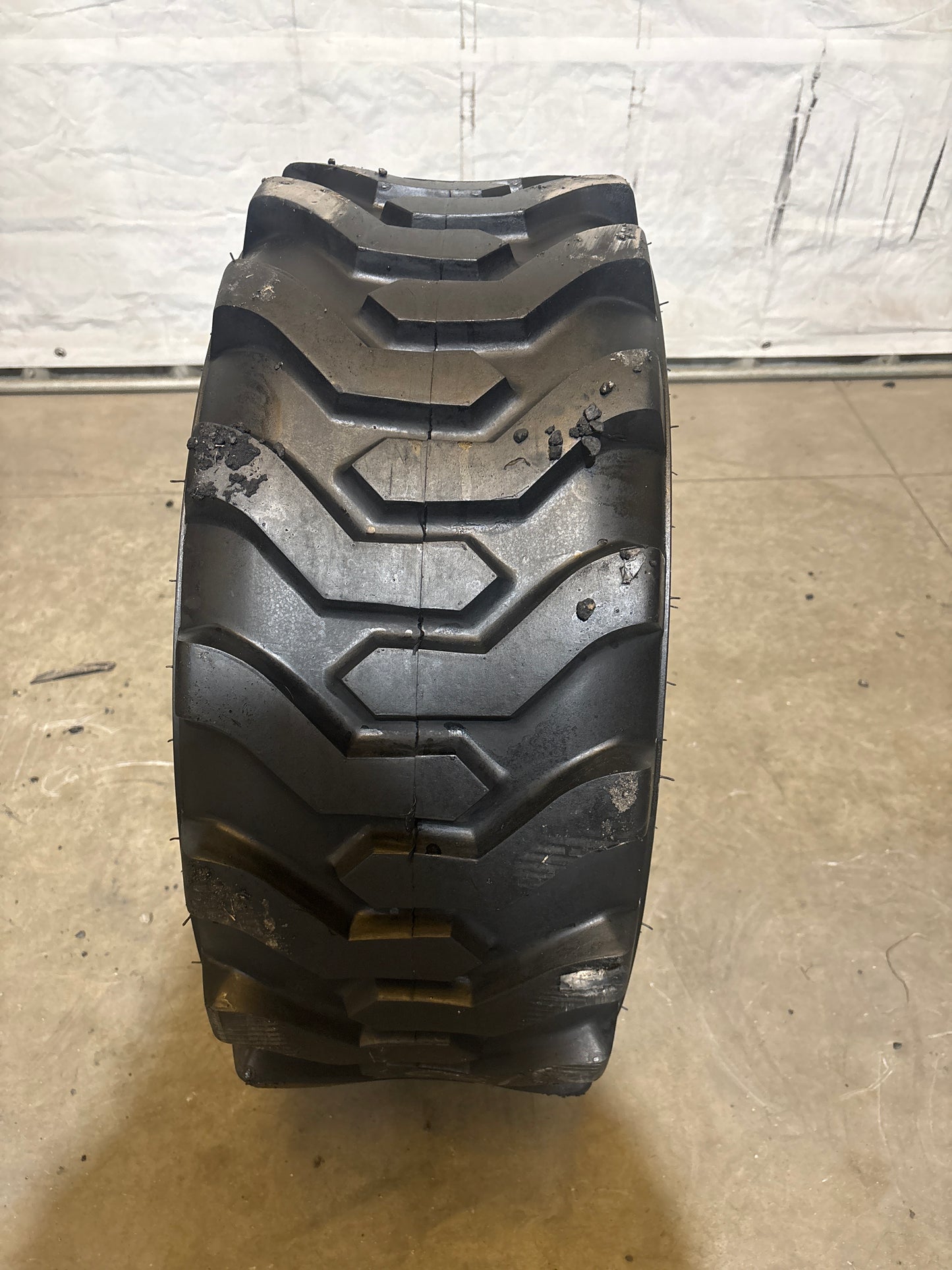 305/70-16.5 (12-16.5) Carlisle Trac Chief 6 Ply  (7052)