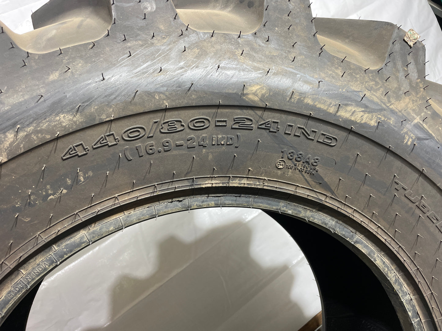 16.9-24 GALAXY SUPER IND LUG (16.9R24, 420/85R24)