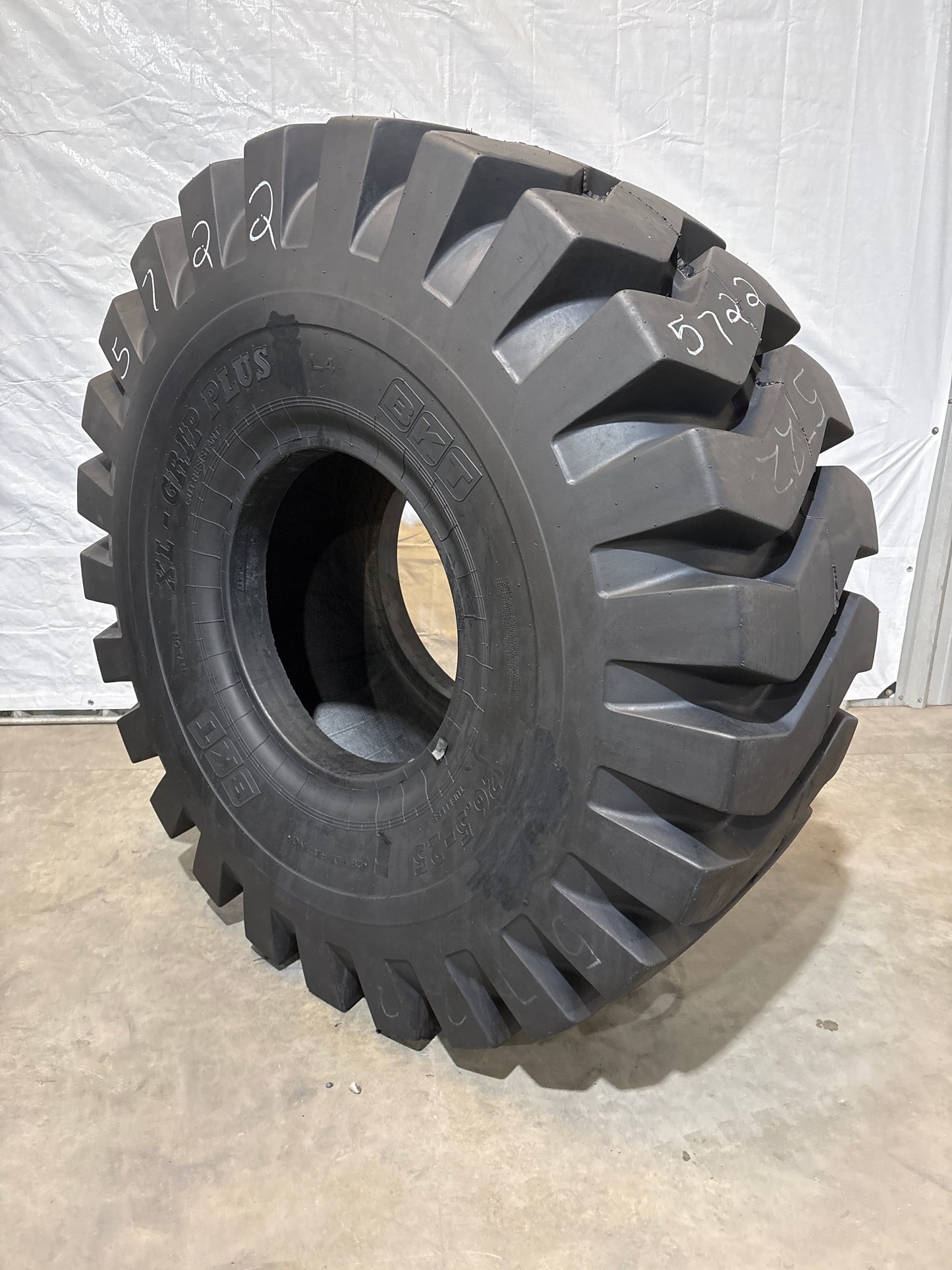 26.5-25 BKT XL-GRIP PLUS #5722