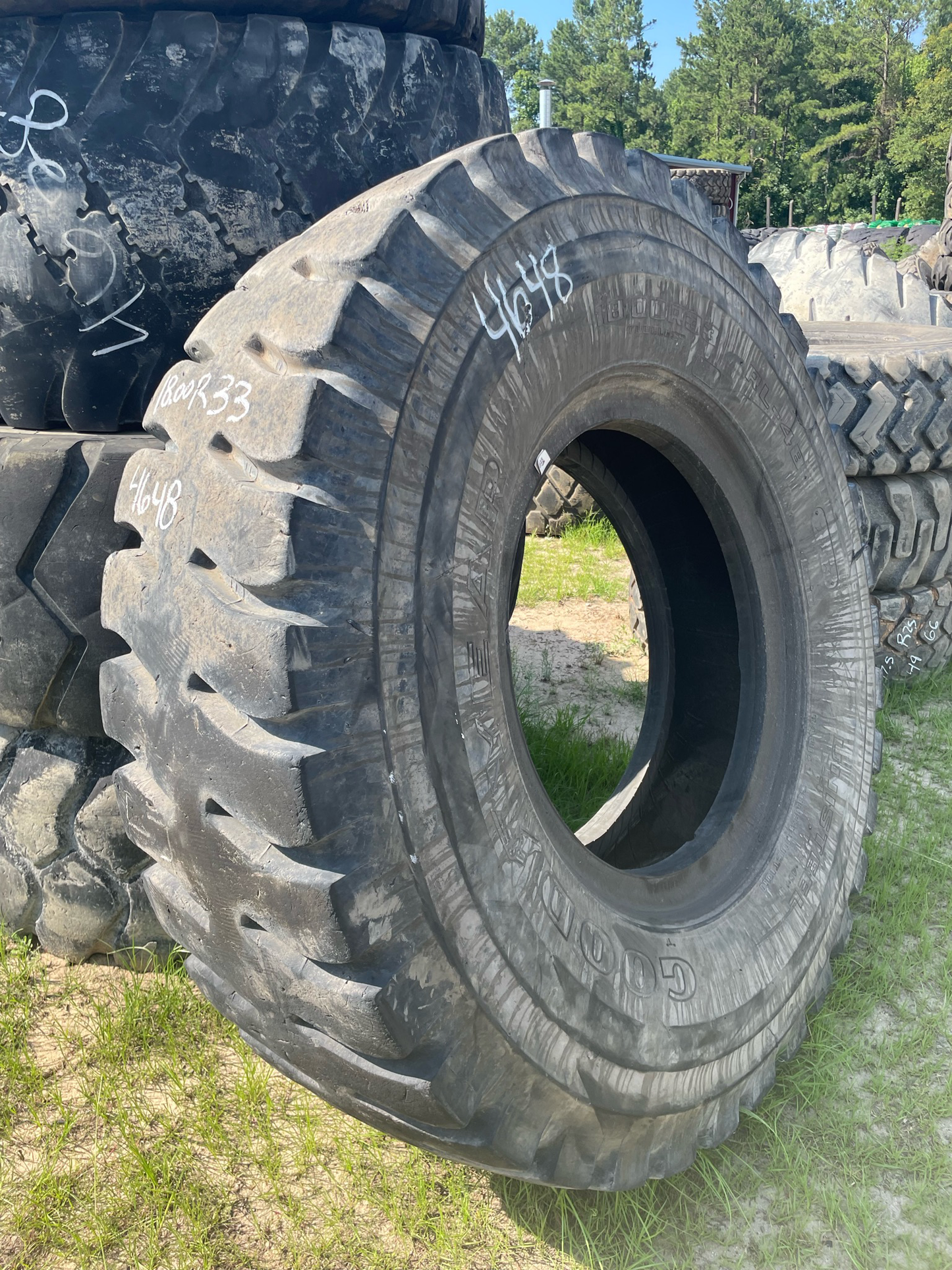 18.00R33  GOODYEAR RL-4B