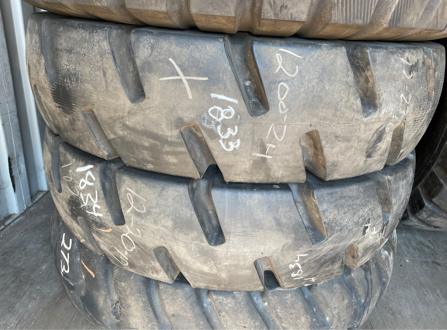 12.00R24 BRIDGESTONE M LUG S FORKLIFT 16 PLY