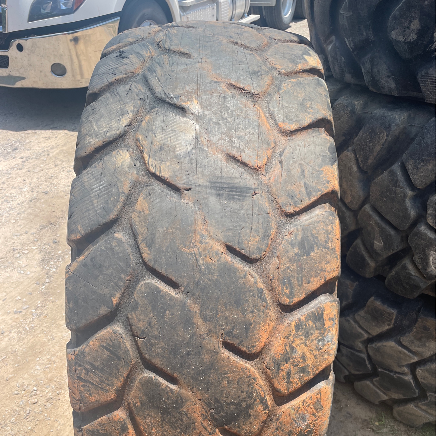 20.5R25 BRIDGESTONE V-STEEL J-TRACTION (VJT)