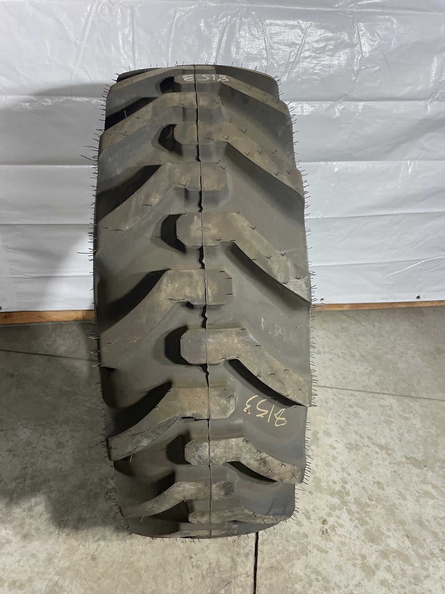 16.9-24 GALAXY SUPER IND LUG (16.9R24, 420/85R24)