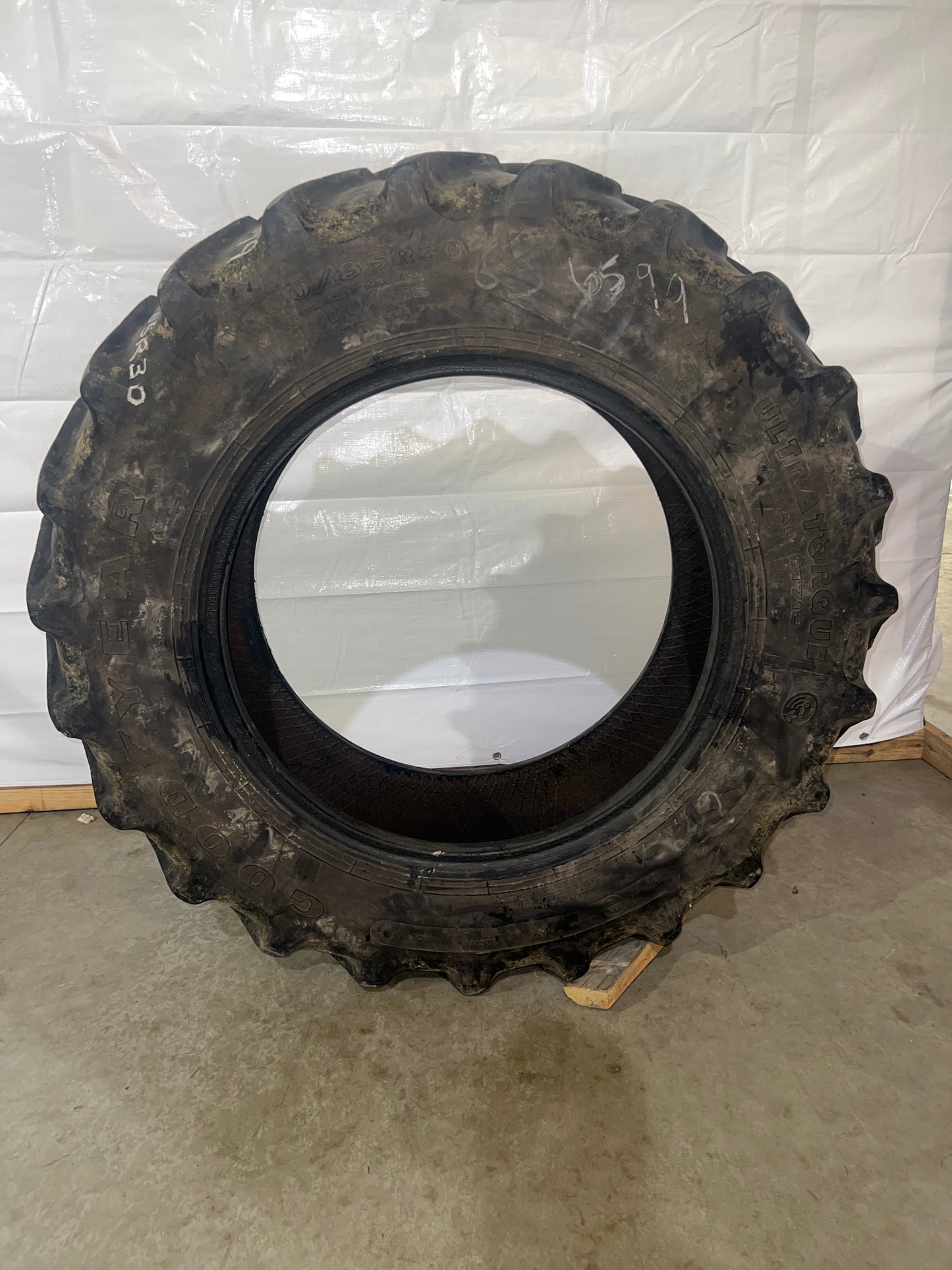 380/85R30 GOODYEAR ULTRA TORQUE RADIAL DT 712