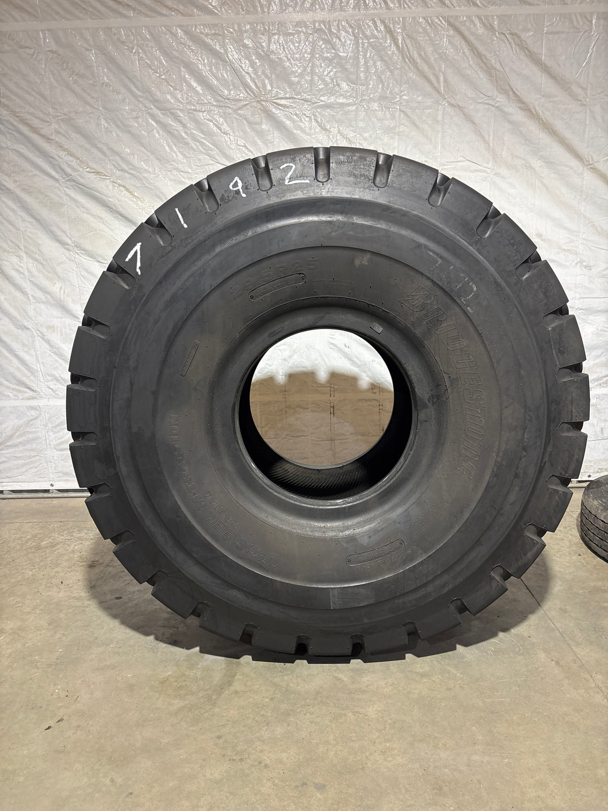 20.5R25 BRIDGESTONE V-STEEL M-TRACTION #7192