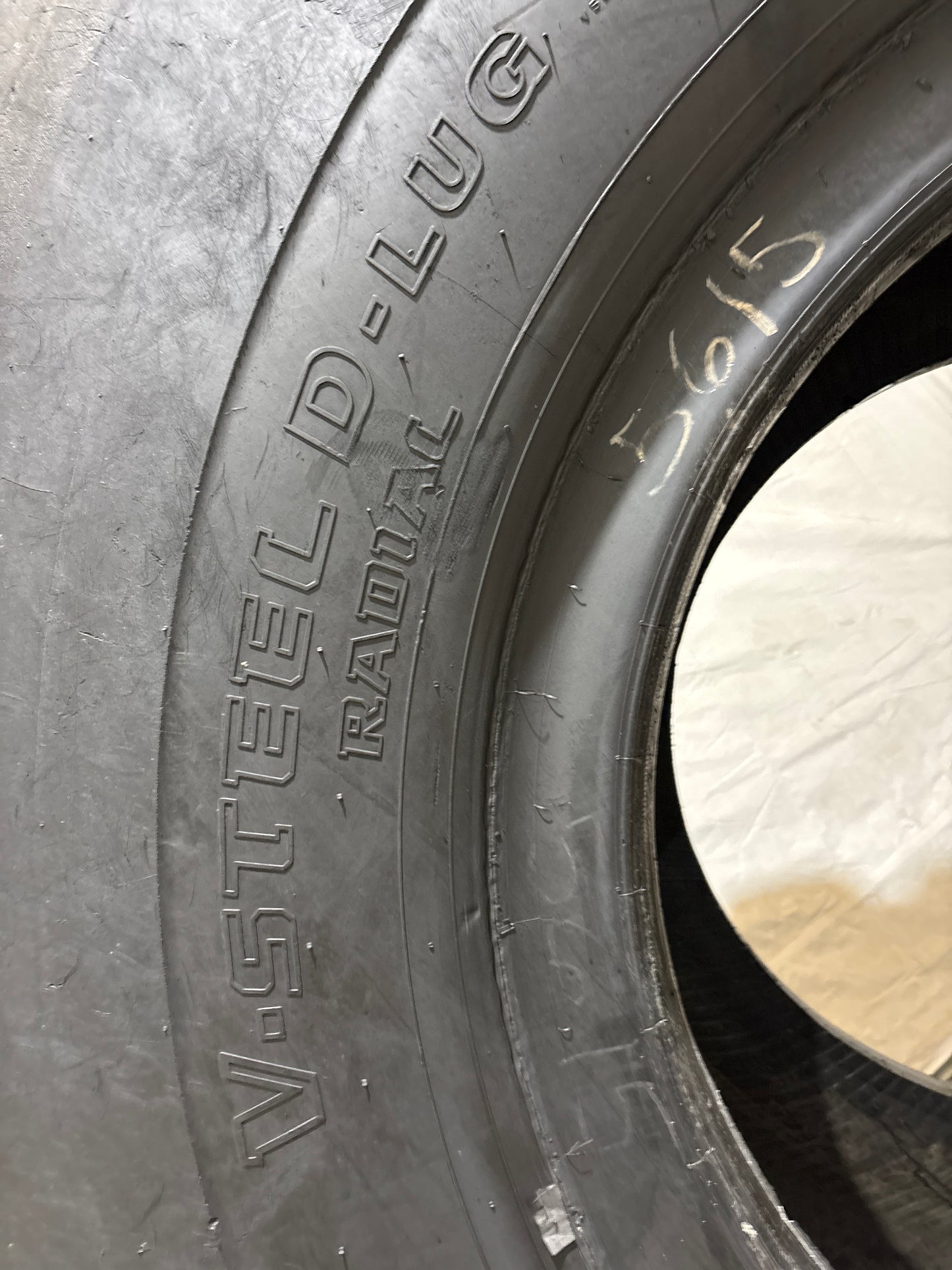 45/65R45 BRIDGESTONE V-STEEL D LUG #5615