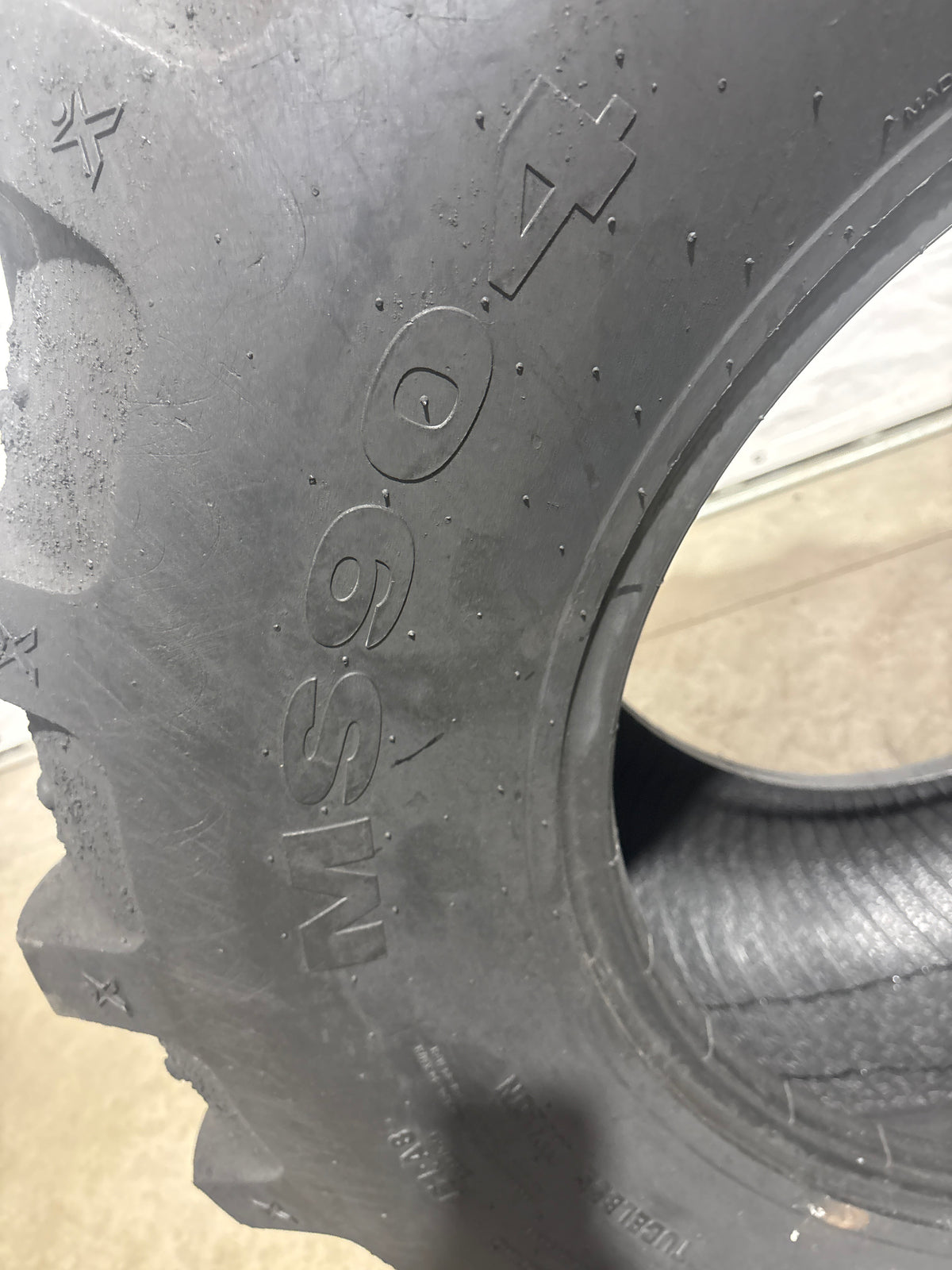 19.5L-24 (500/70-24) MAXAM MS 904 #7215