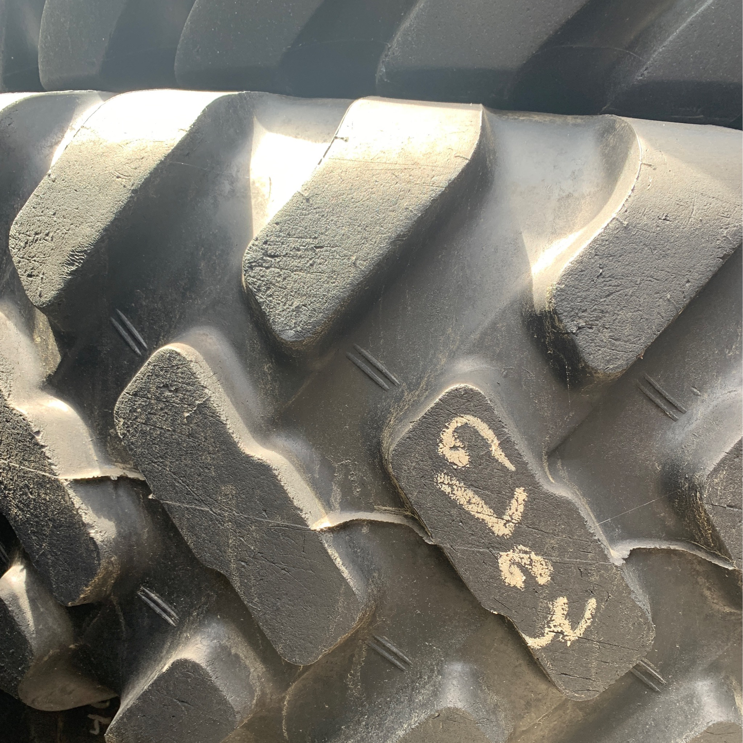 20.5R25 BRIDGESTONE V-STEEL ULTRA TRACTION (VUT)