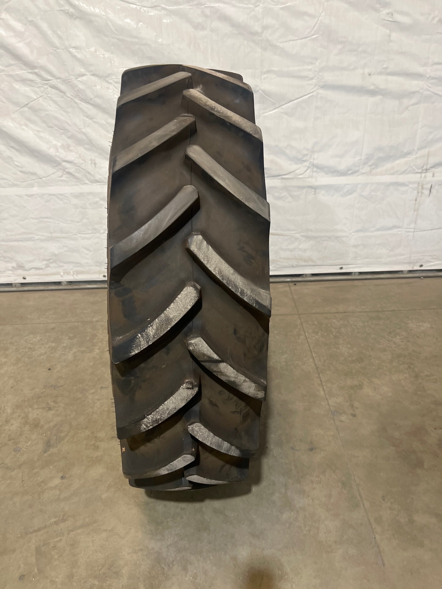 340/85R28 (13.6R28)  CONTINENTAL TRACTOR 85 #8030
