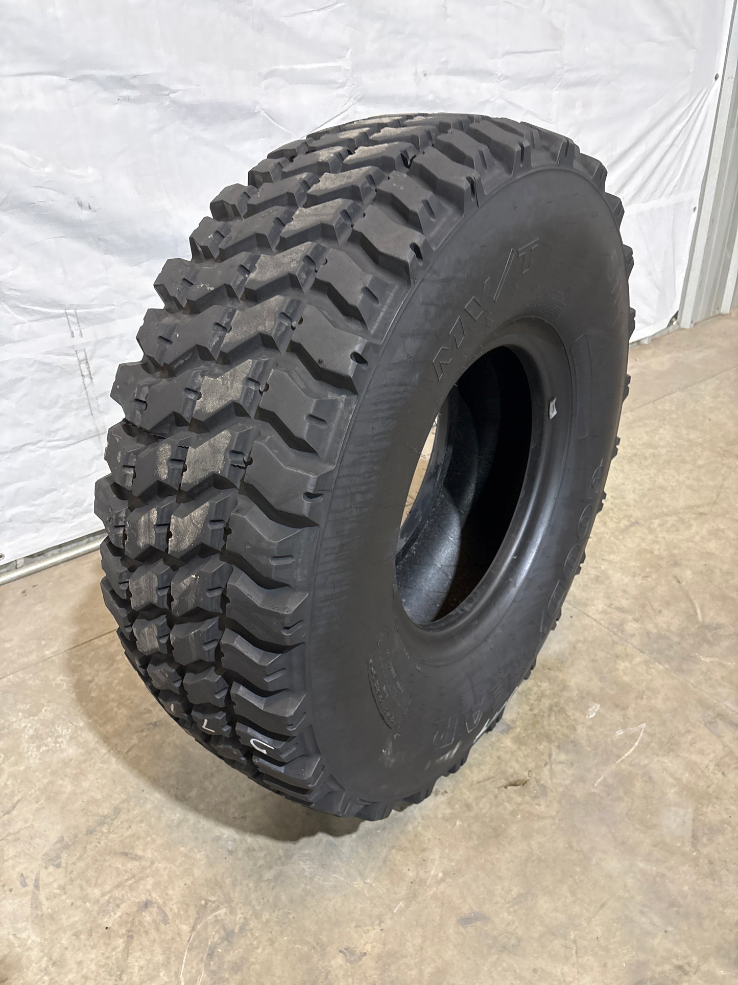 395/85R20 GOODYEAR MV/T MILITARY TRUCK TIRE #5714