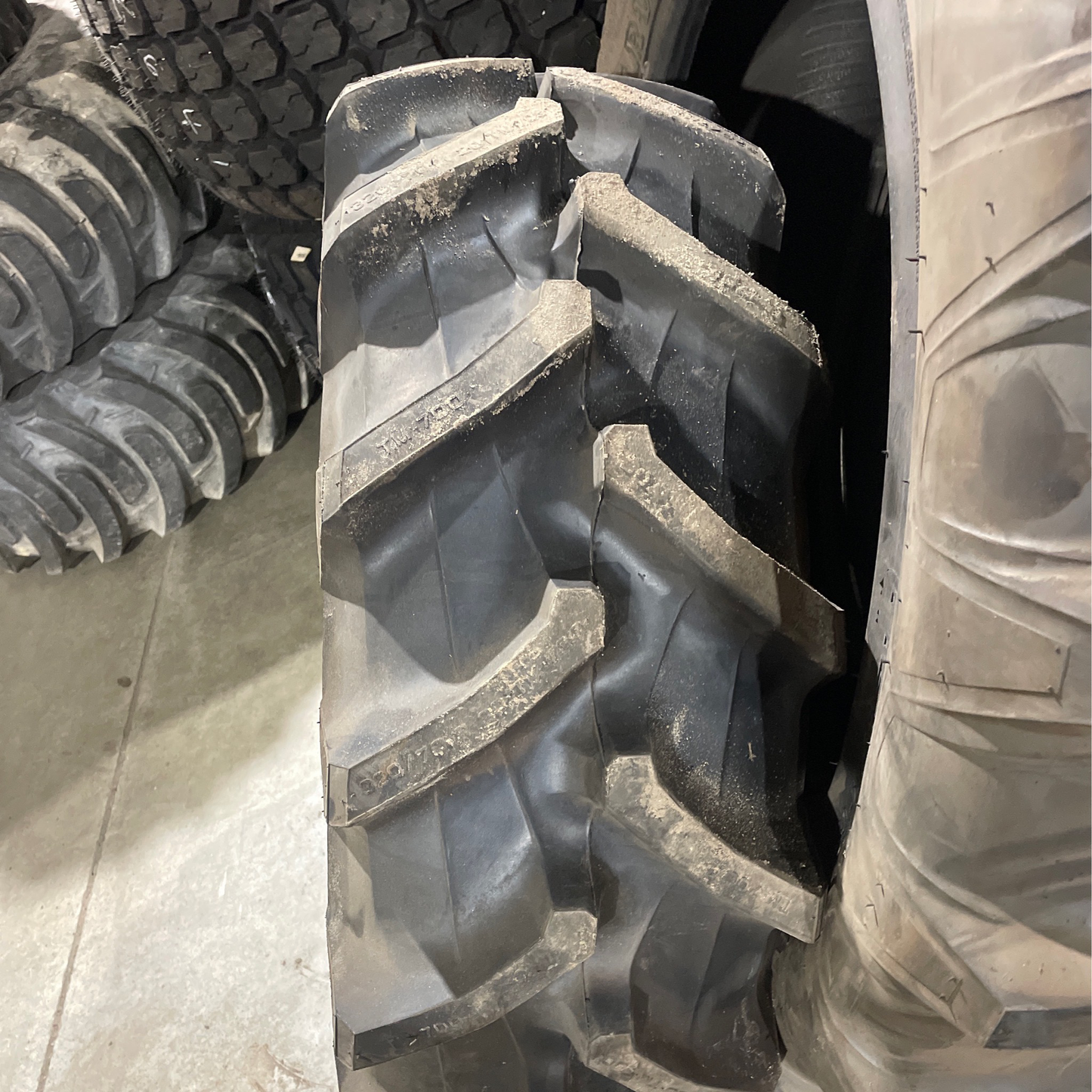 320/70R20 (12.4R20) TRELLEBORG TM700