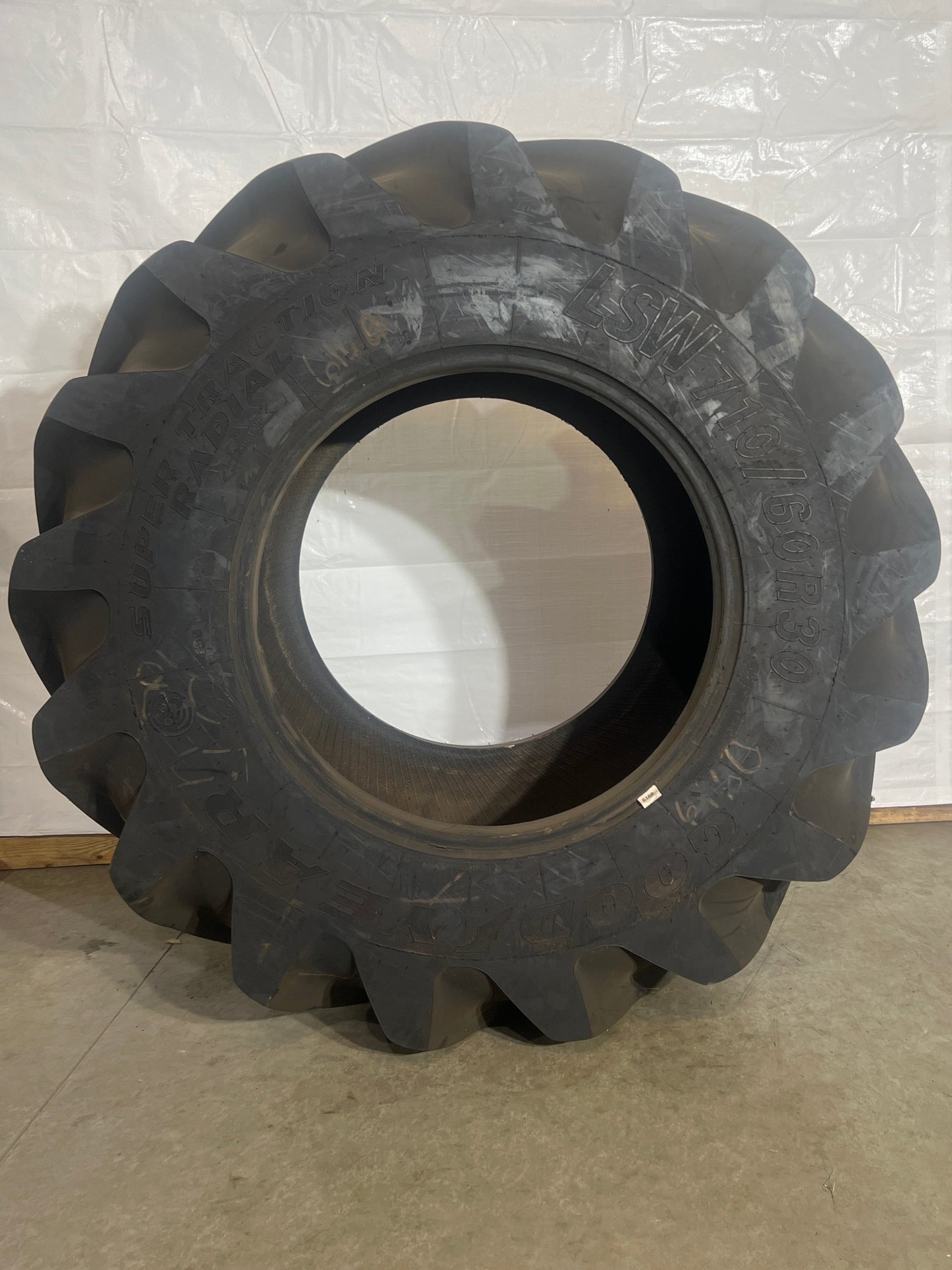 710/60R30 GOODYEAR LSW SUPER TRACTION